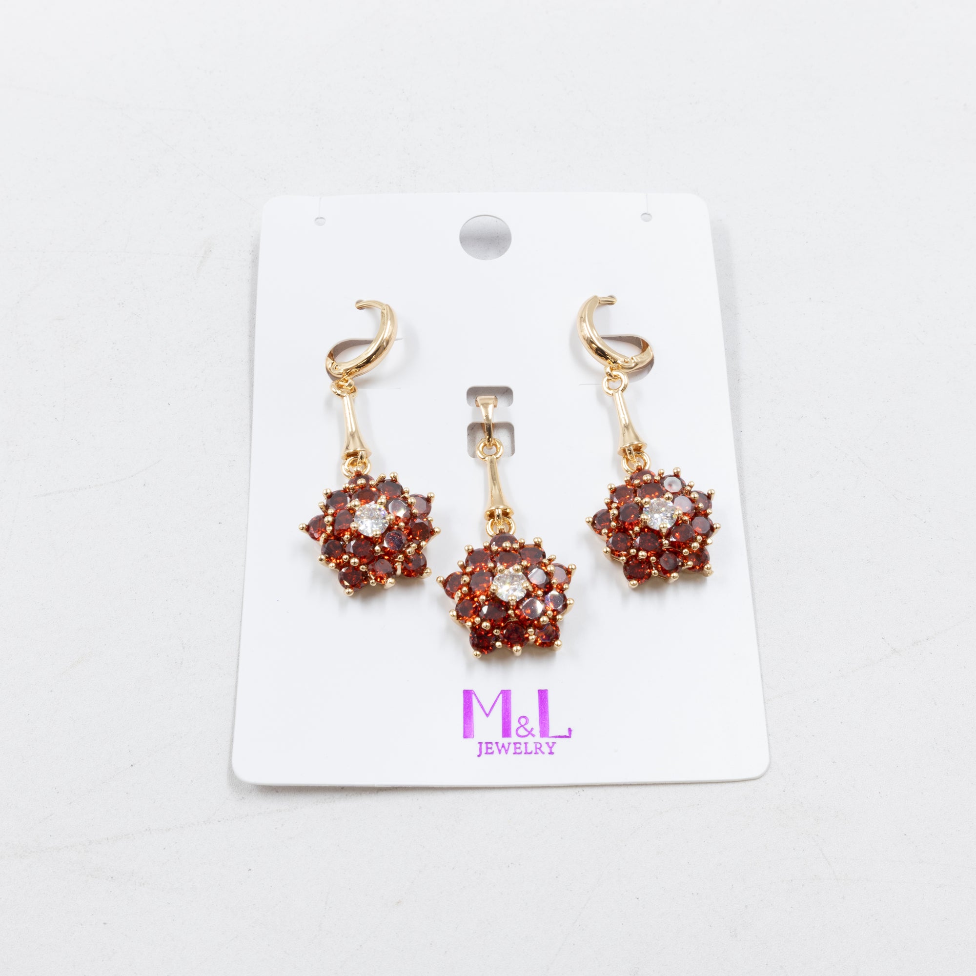 Conjunto de de Aretes y Dije M2 Oro Laminado