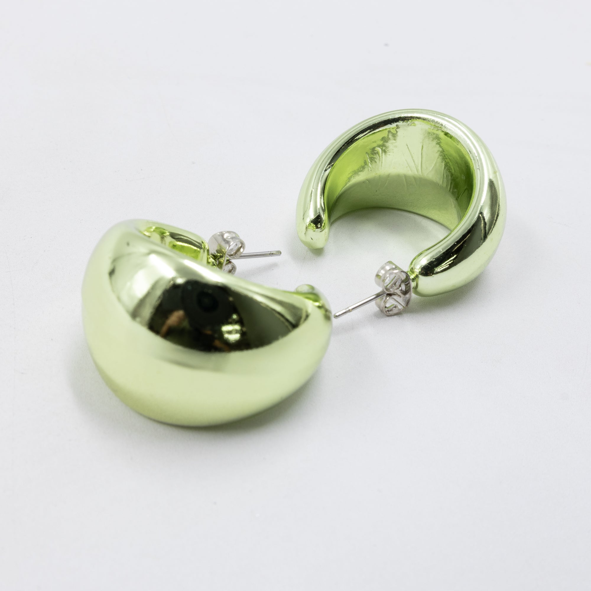 Aretes Diferentes colores 26/05/26 M4 Oro Laminado