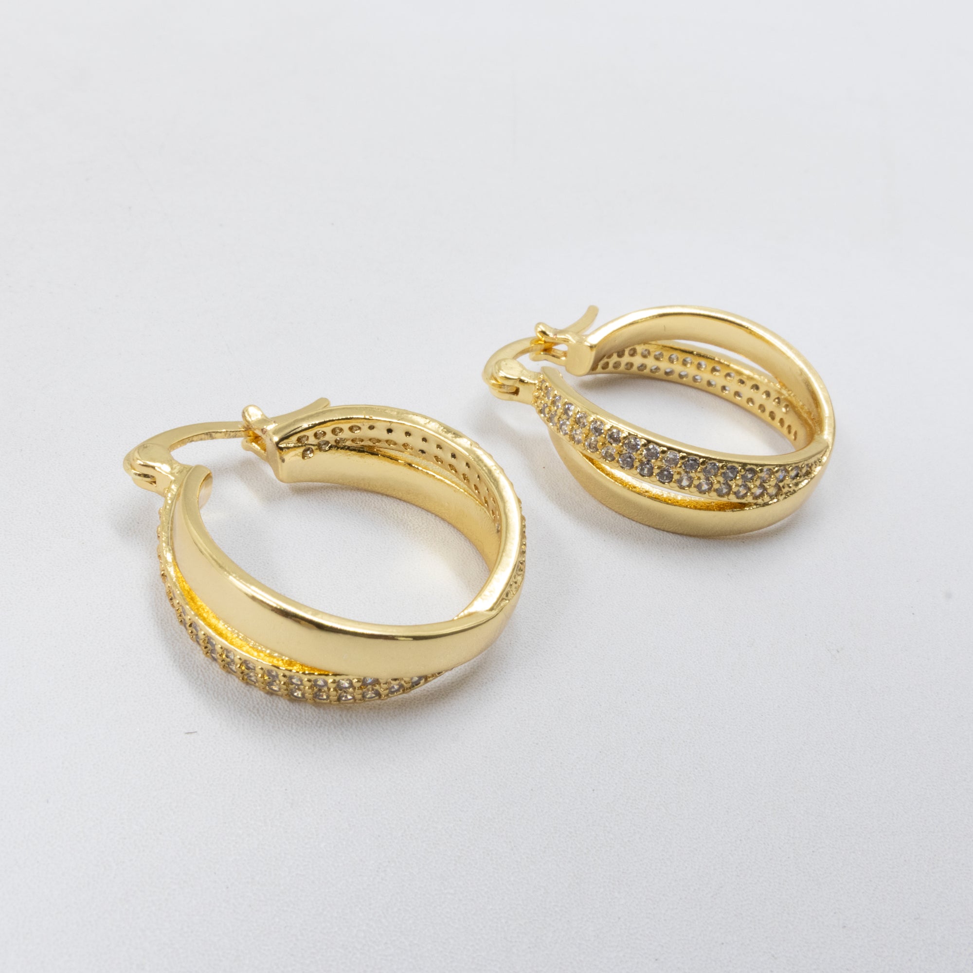 Aretes Dorados con piedras Caja 1 M1 Oro Laminado 01/06/26