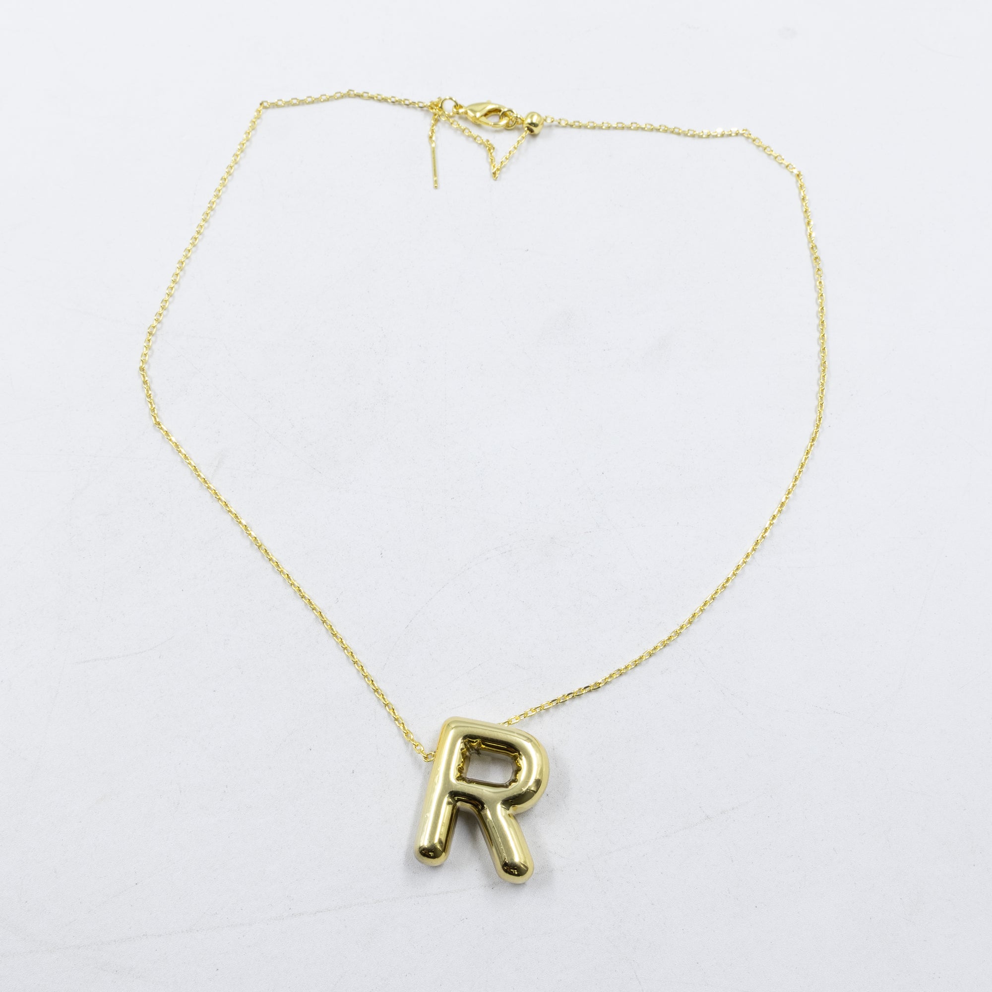 Collar Dorado con Dije de letras Grandes M2 Oro Laminado