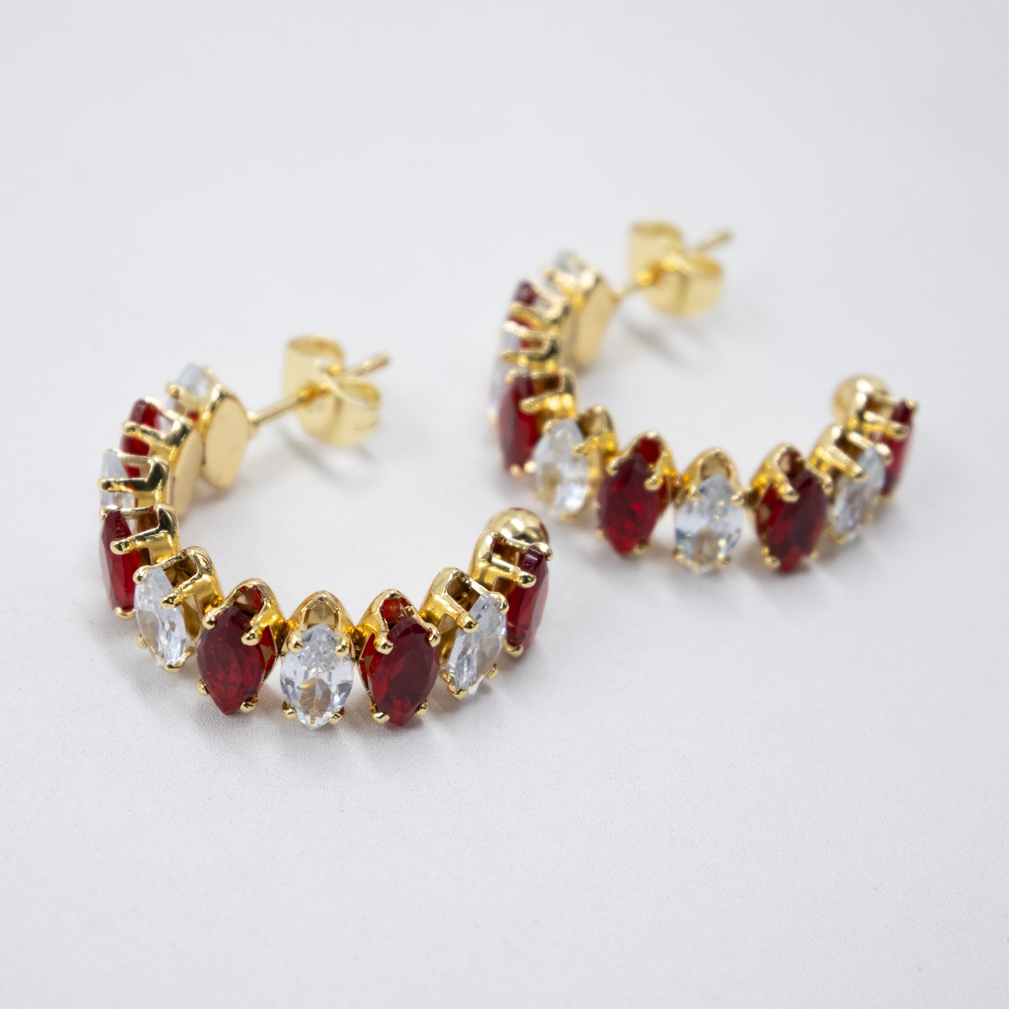 Aretes Dorados con piedras de color M2 Oro Laminado