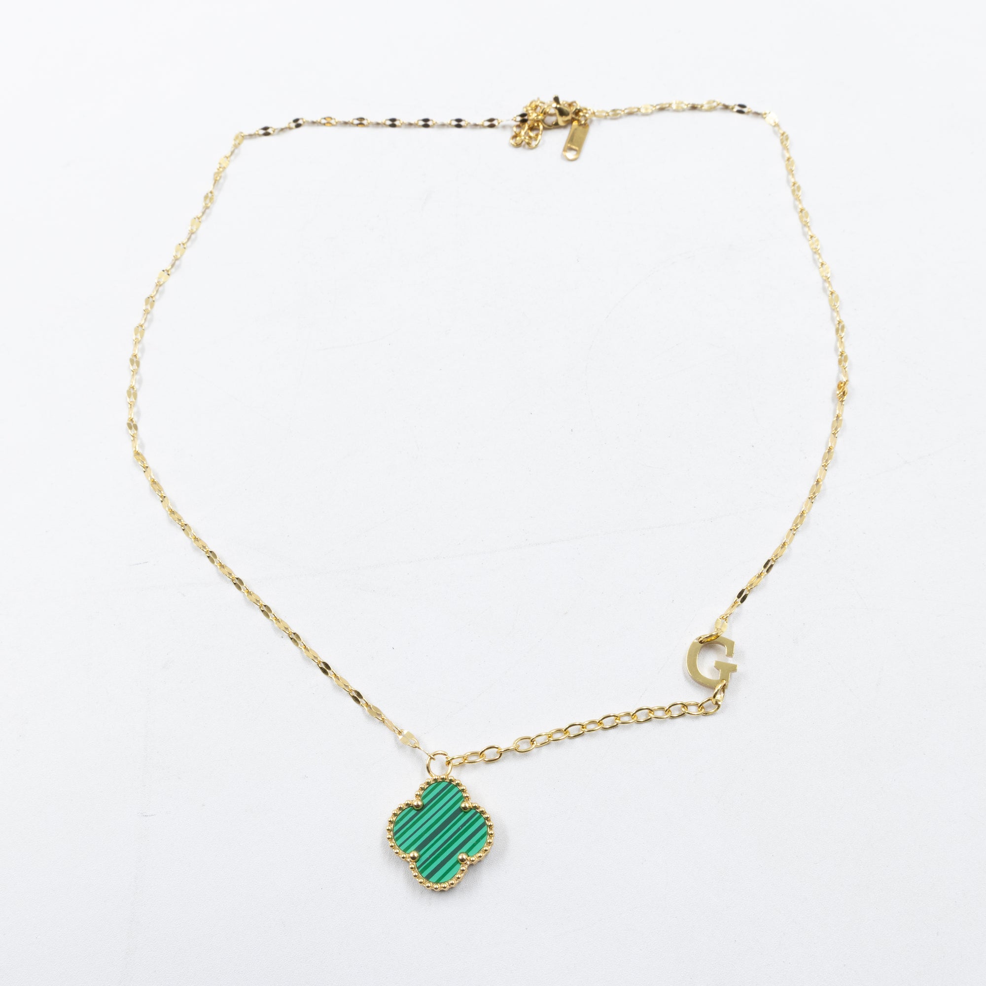 Collares Dorados con dijes de letra G, I ,K y dije de Trebol M3 Oro Laminado