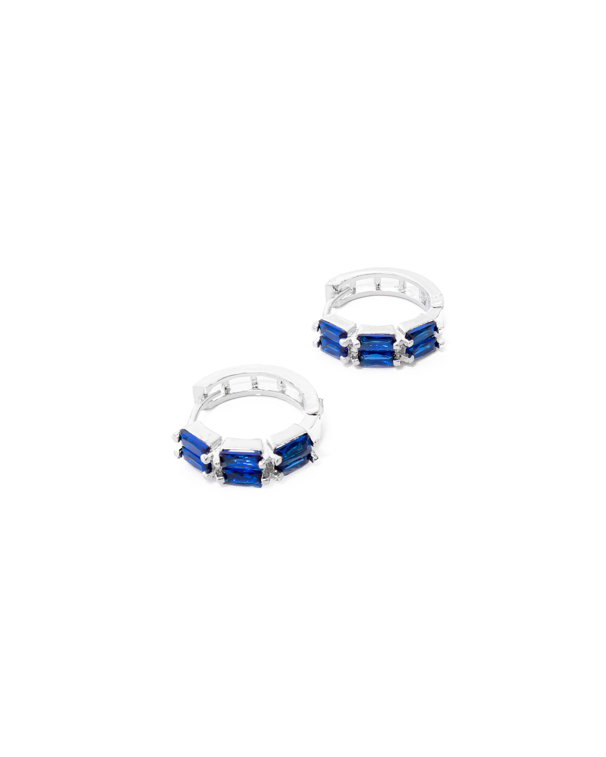 Aretes Plateados Huggies con Piedras Diferentes Colores M14 Oro Laminado