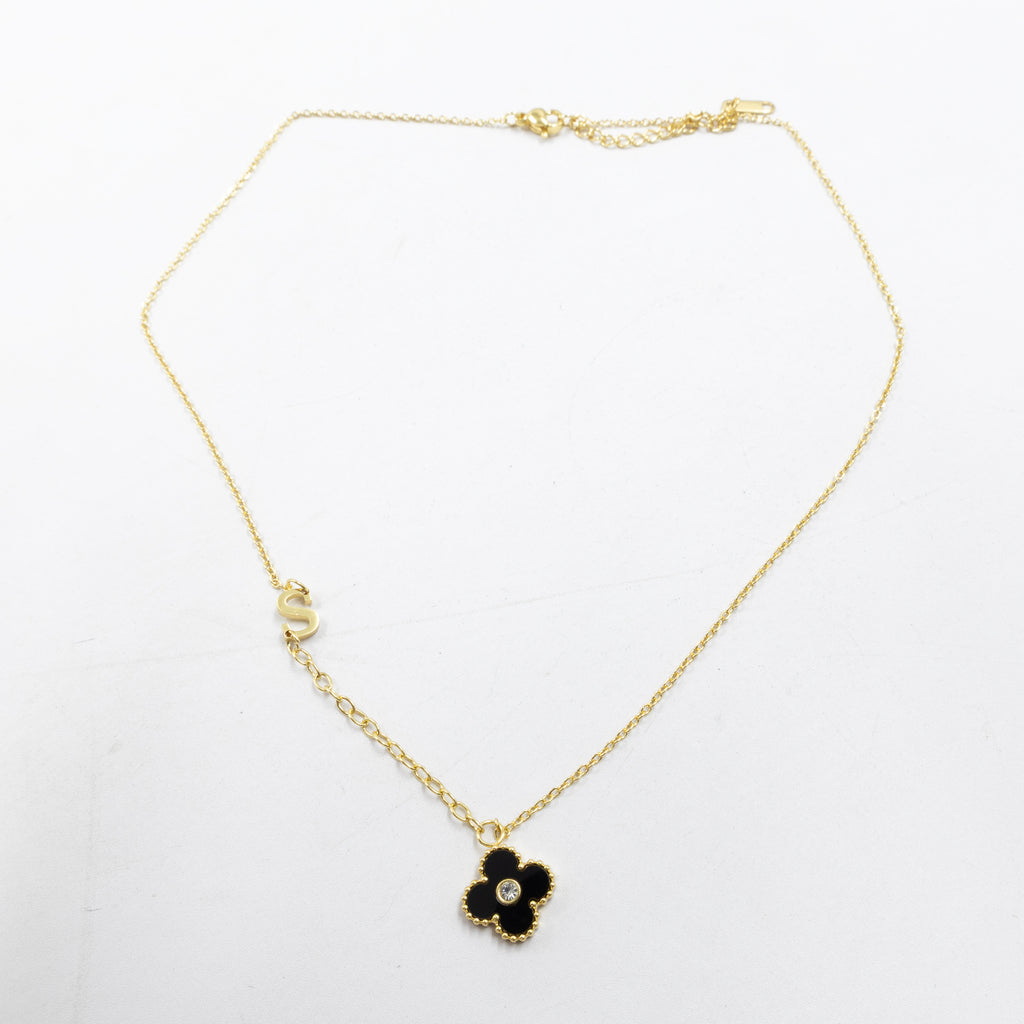 Collar de Dije de Trebol y letras M9 Oro Laminado