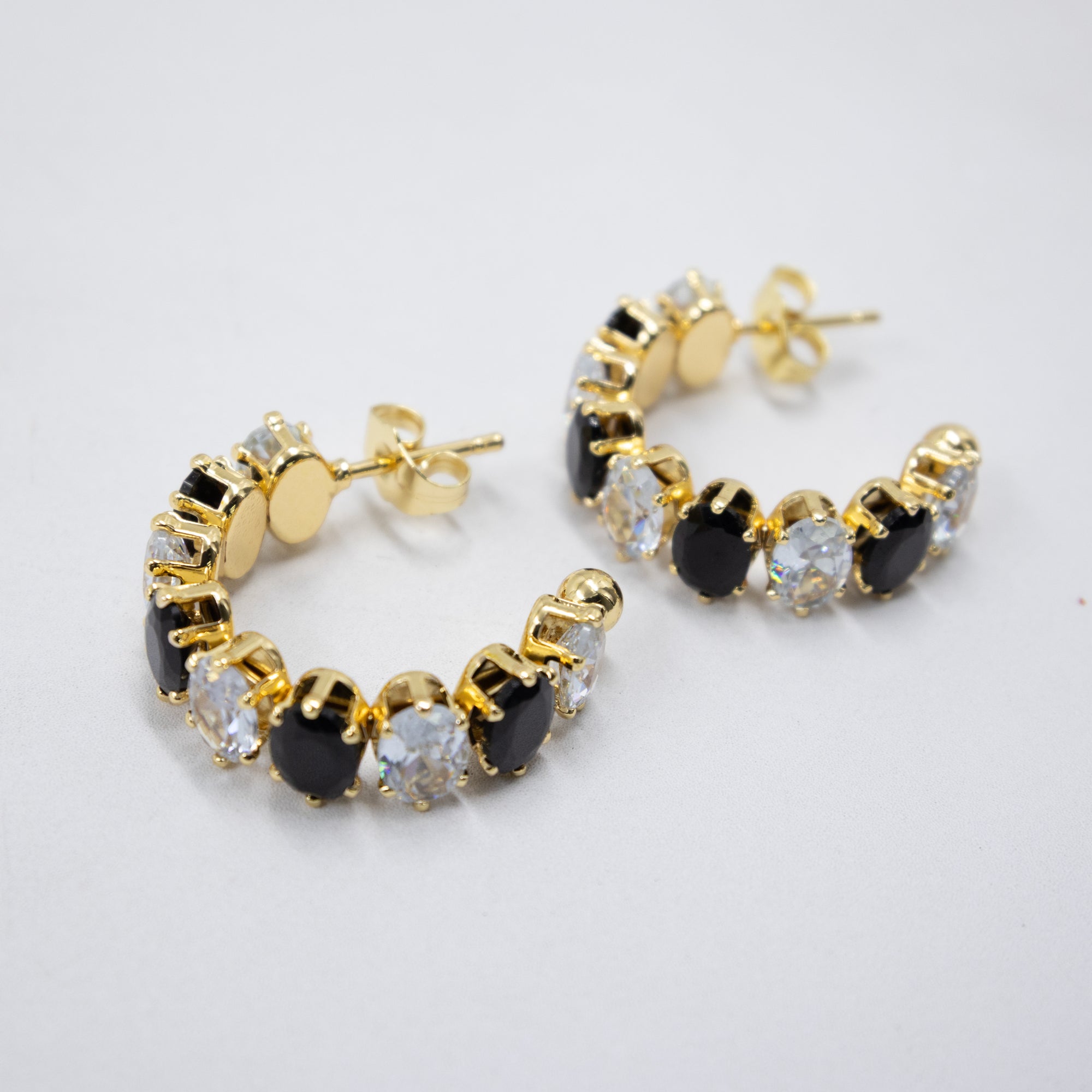 Aretes Dorados con piedras de color M3 Oro Laminado