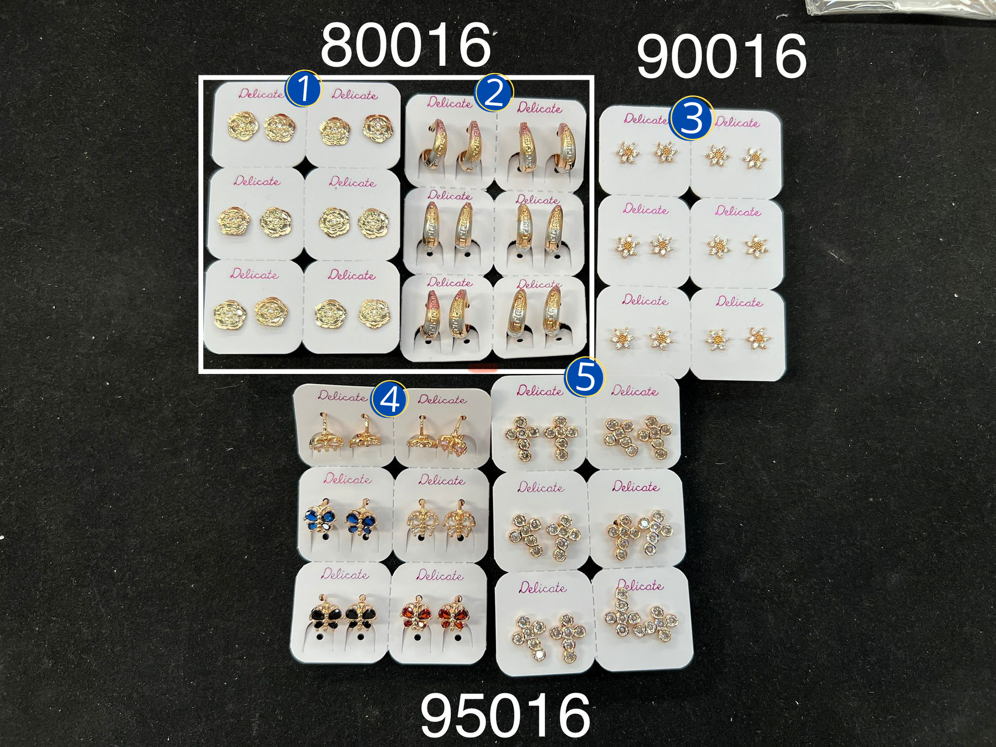[05/AGOSTO/26] Paquete de 6 pares de aretes Dorados M4 Oro Laminado
