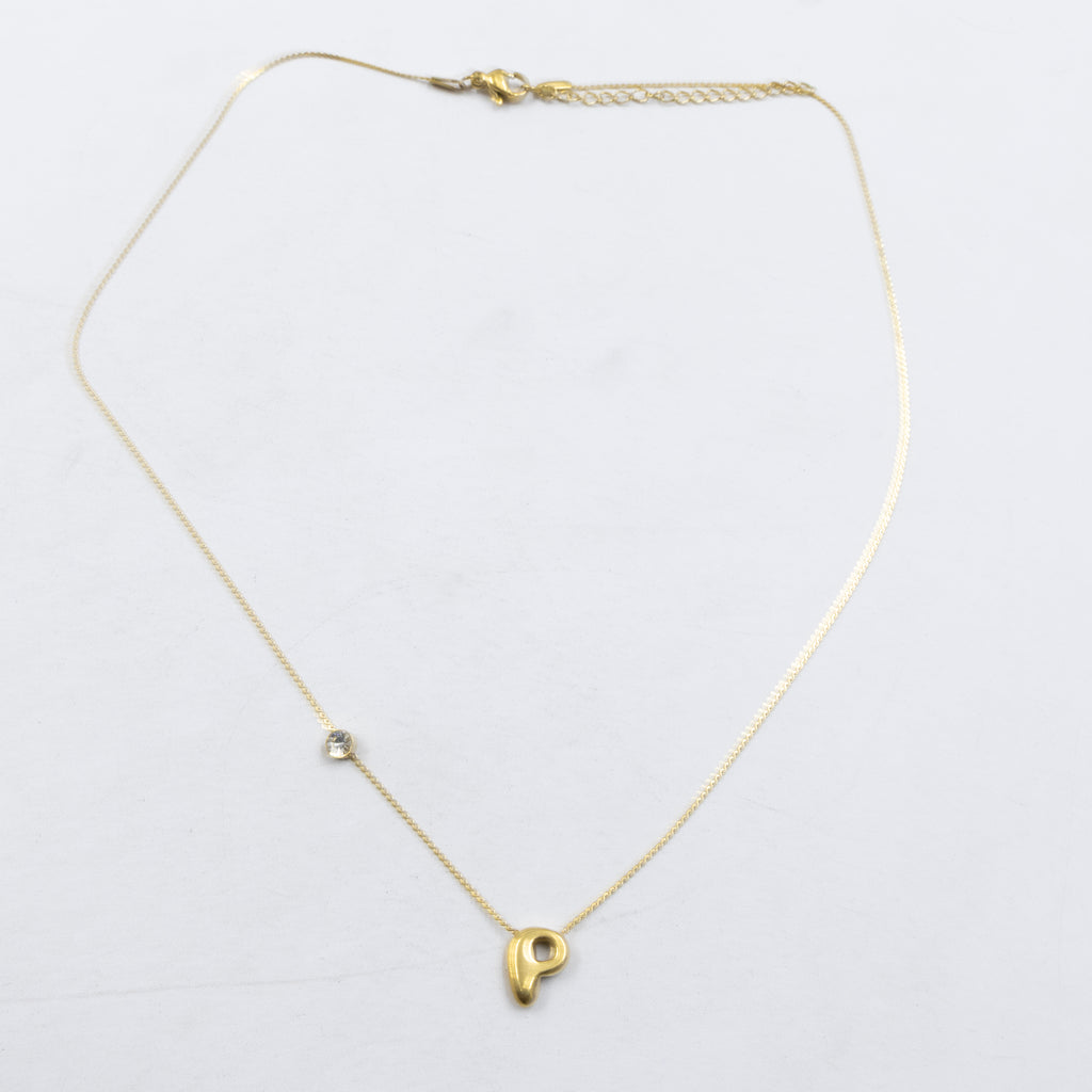 Collar Dorado con Dije de letras pequeñas M2 Oro Laminado