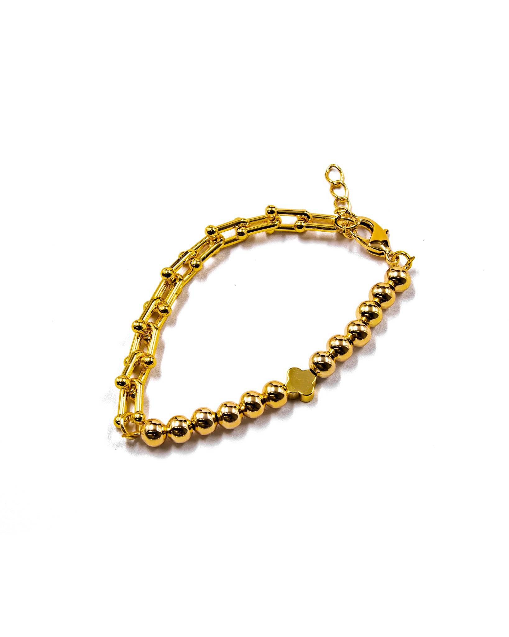 Pulsera Dorada con cuentas y dije - M2 Oro Laminado