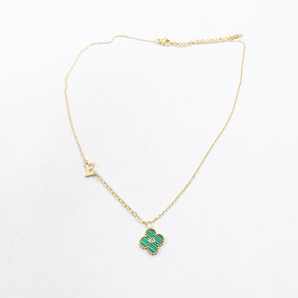 Collar de Dije de Trebol y letra D,E,F  M2 Oro Laminado