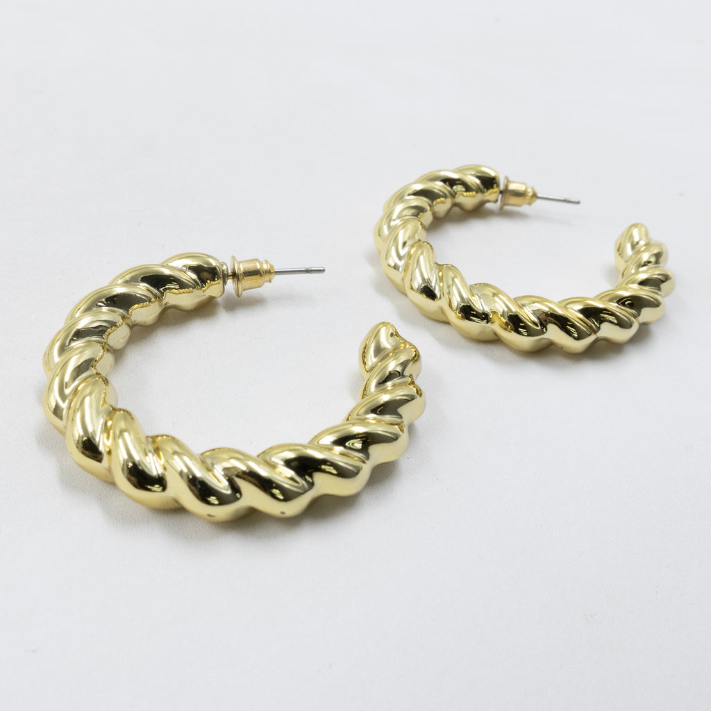 Aretes Dorados Diferentes Diseños 26/05/26 M2 Oro Laminado