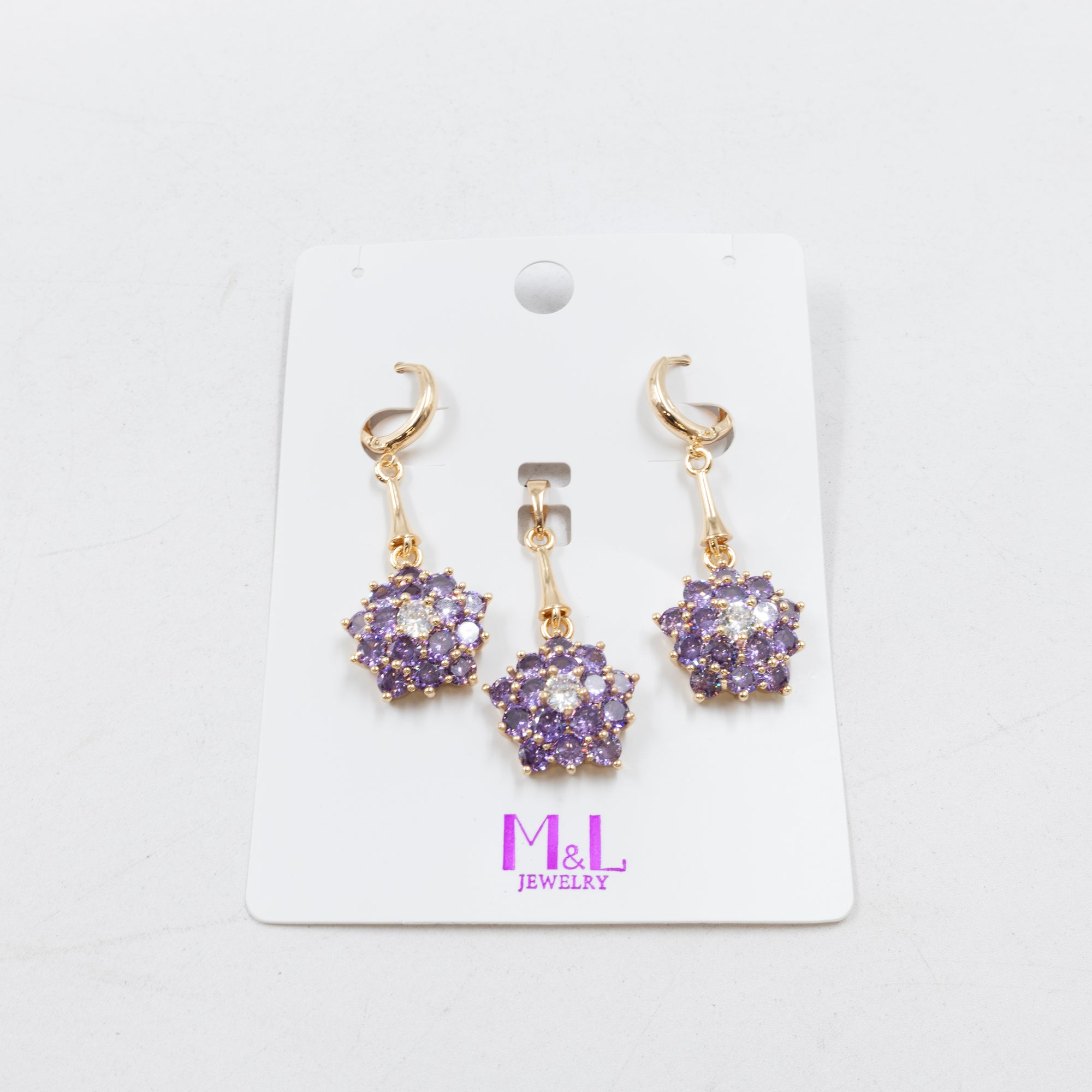 Conjunto de de Aretes y Dije M2 Oro Laminado