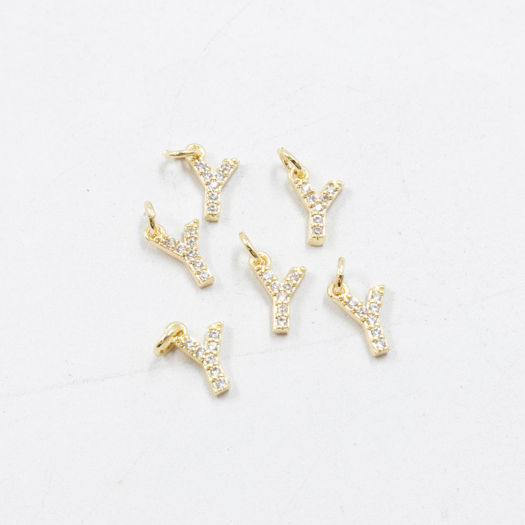 Paquete de 6 Dijes de Letras con piedras M3 Oro Laminado