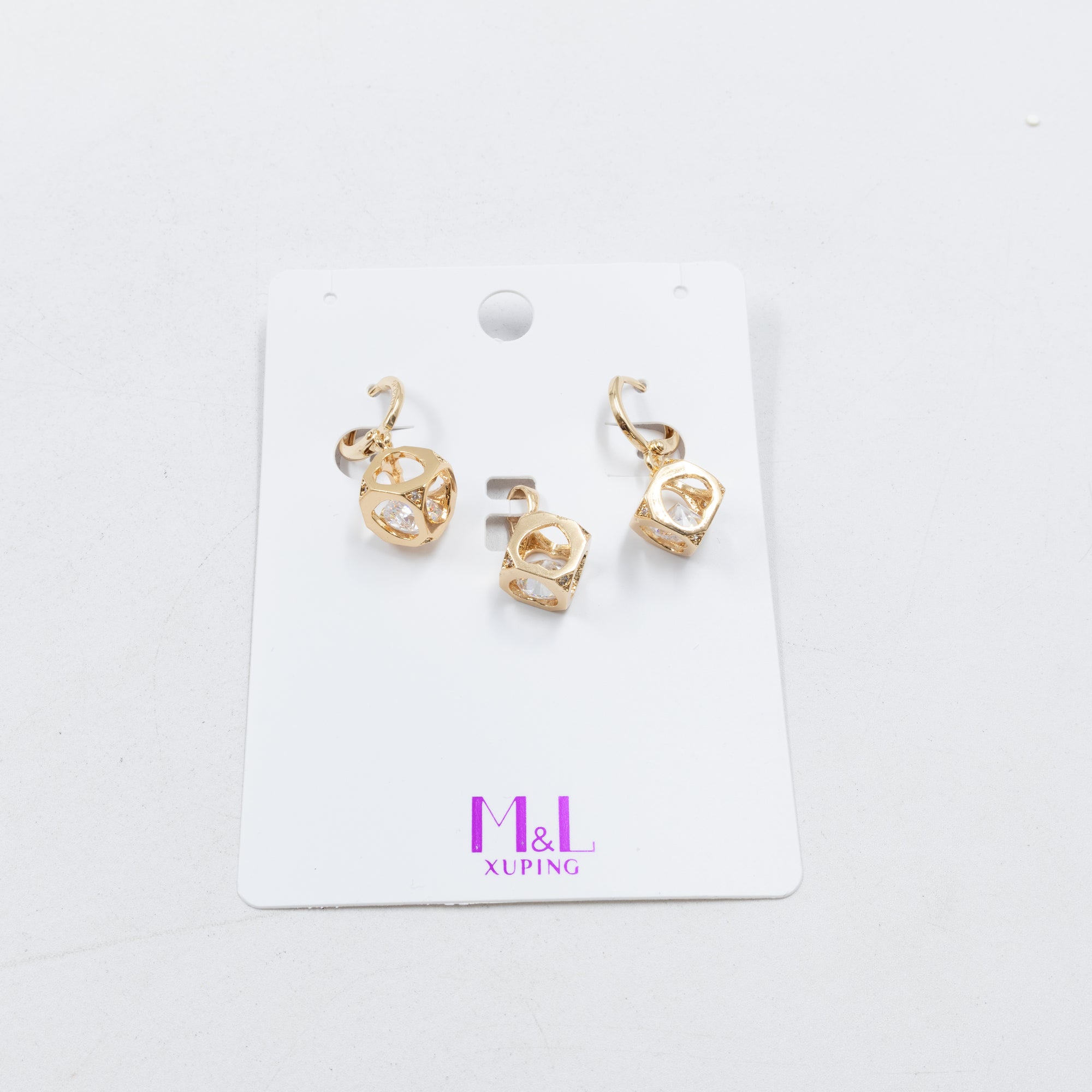Conjunto de de Aretes y Dije M9 Oro Laminado
