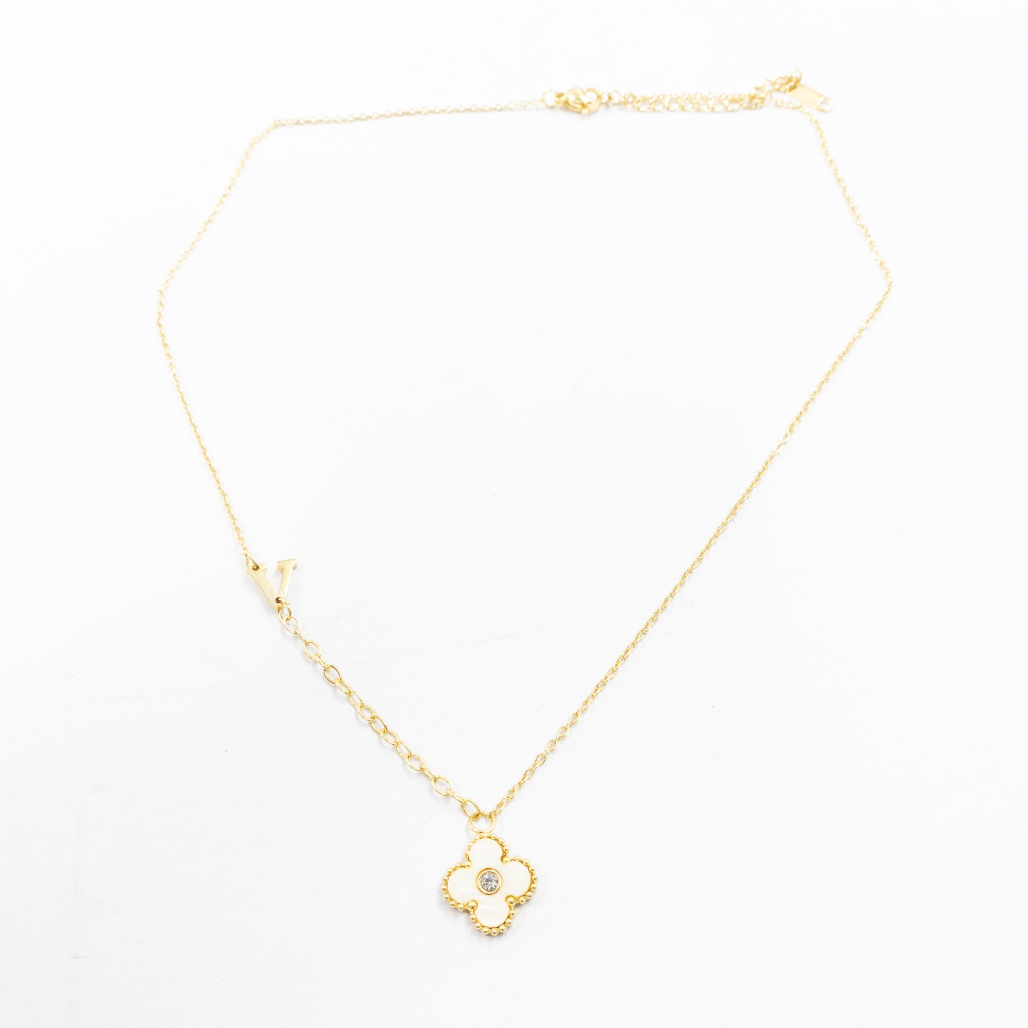 Collar de Dije de Trebol y letra T, V M6 Oro Laminado