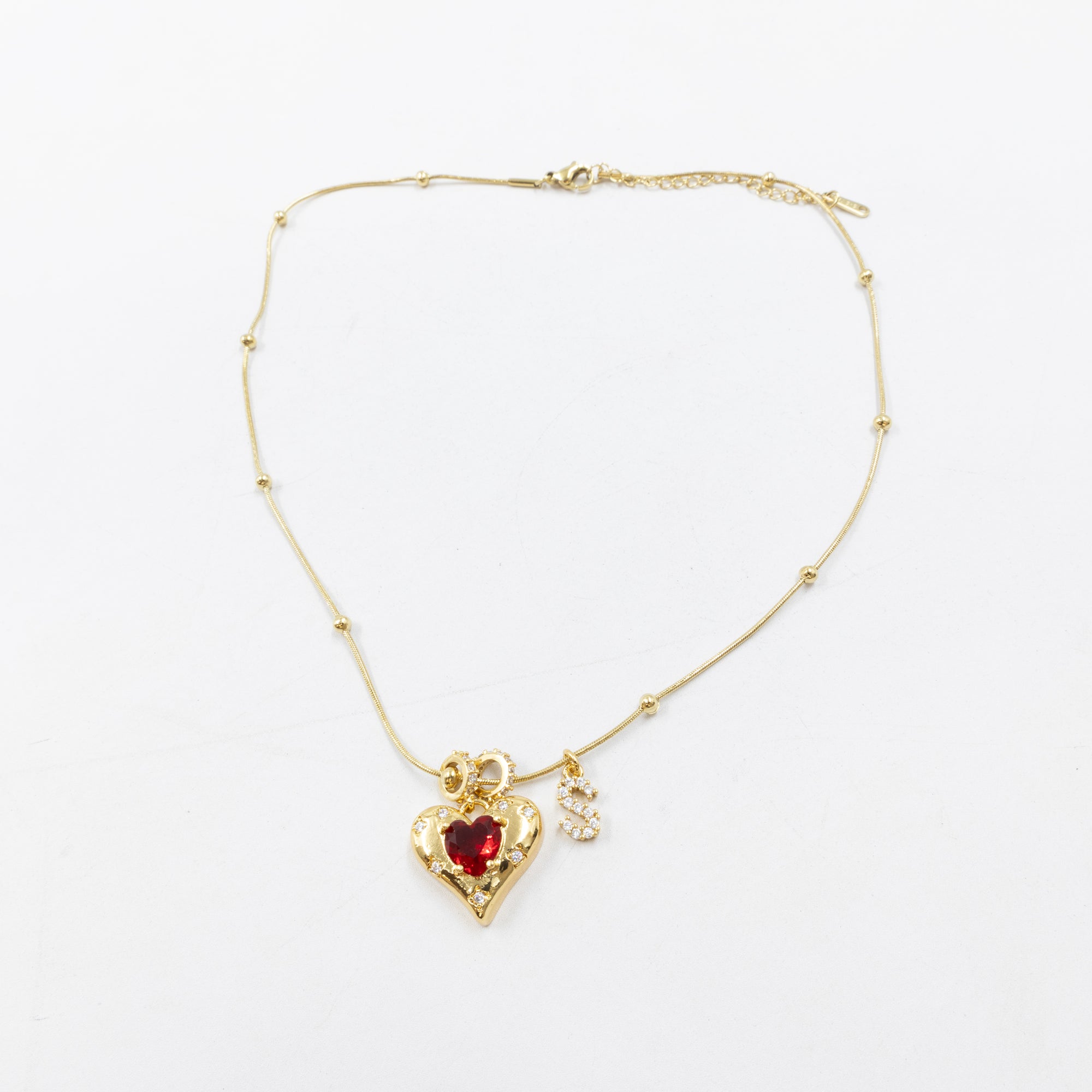 Collares Dorados con dije de Letra y corazón M3 Oro Laminado