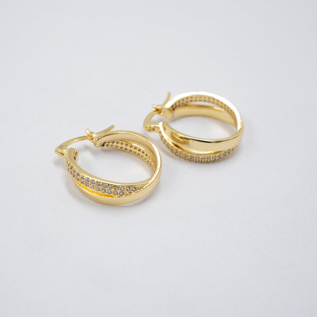 Aretes Dorados con Piedras Blancas M1 Oro Laminado