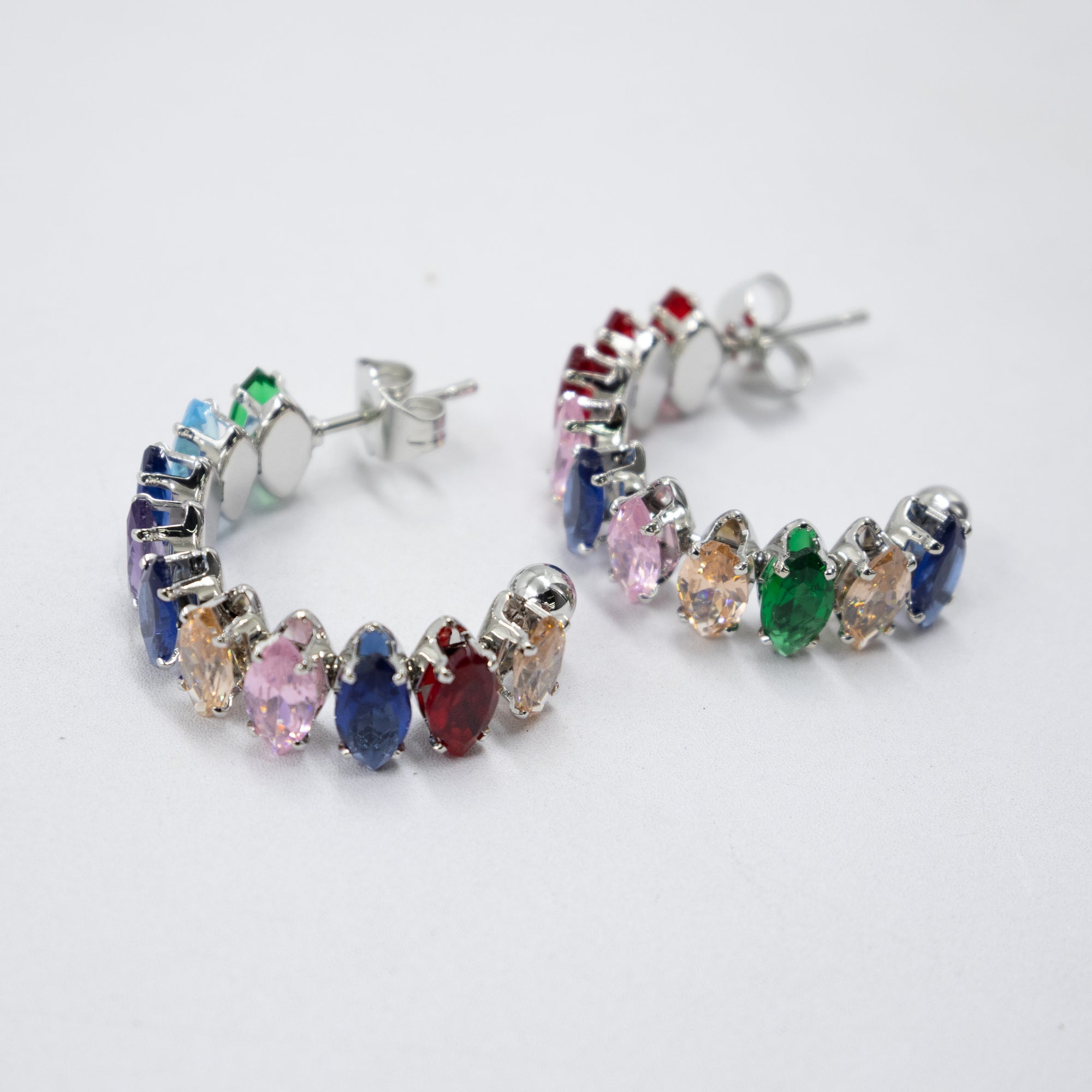 Aretes Plateados con piedras de color M4 Oro Laminado