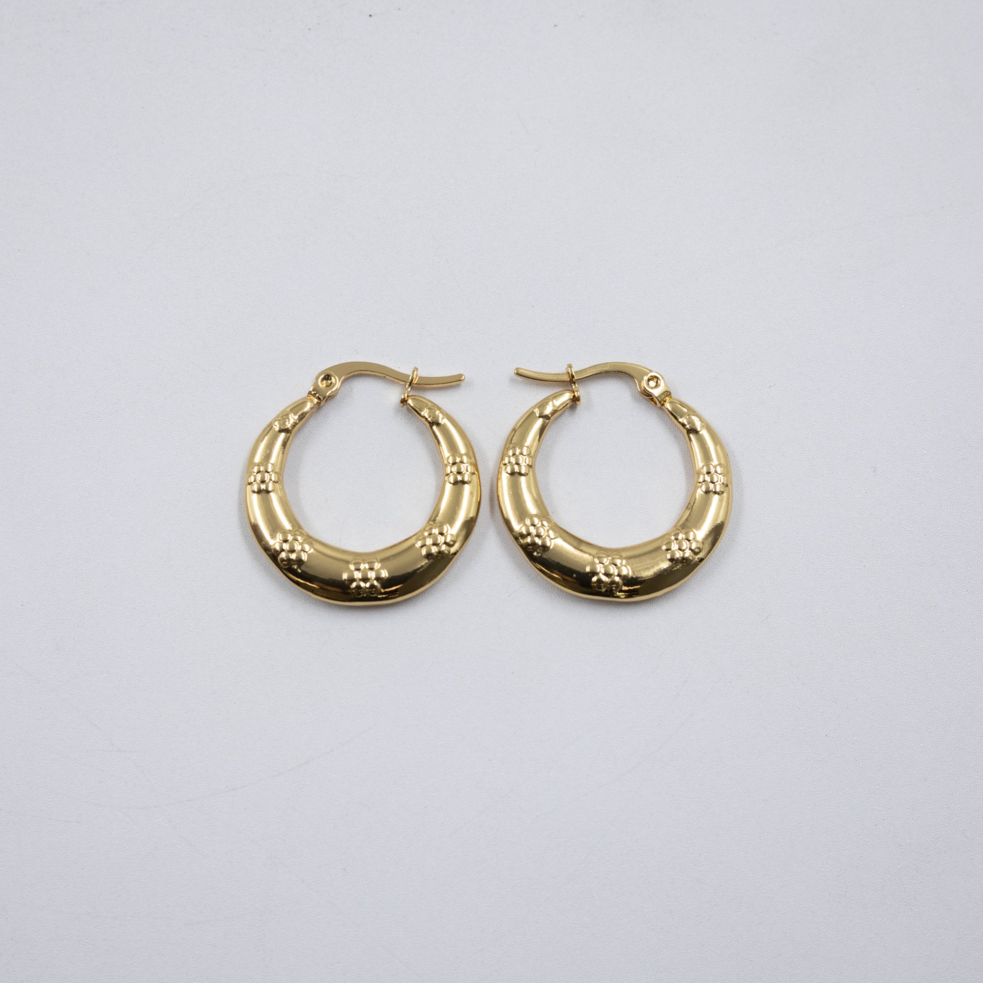 Aretes Dorados Chicos M4 Oro Laminado
