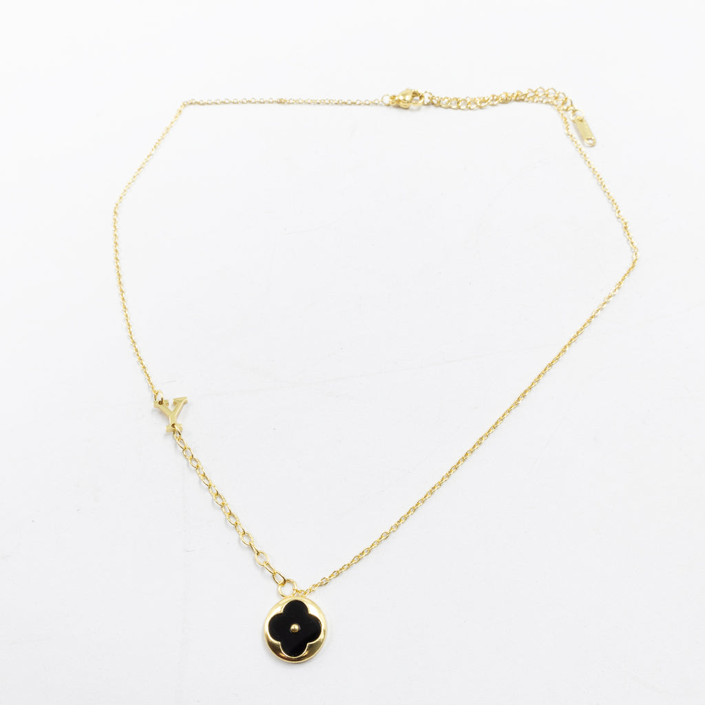 Collares Dorados con dijes de letra P, R,V y dije de Trebol Negro M8 Oro Laminado