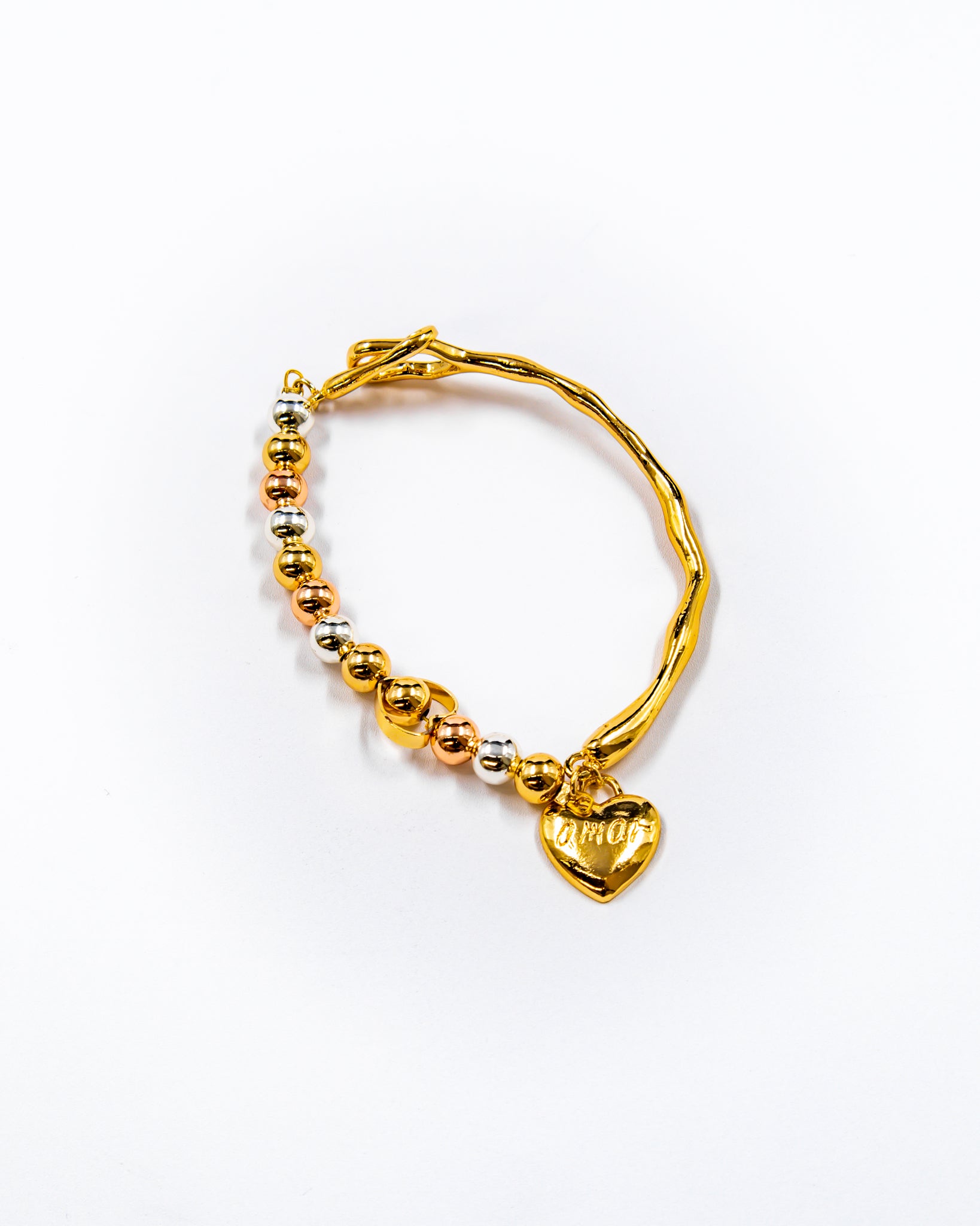 Pulsera rigida con cuentas y dije - M3 Oro Laminado