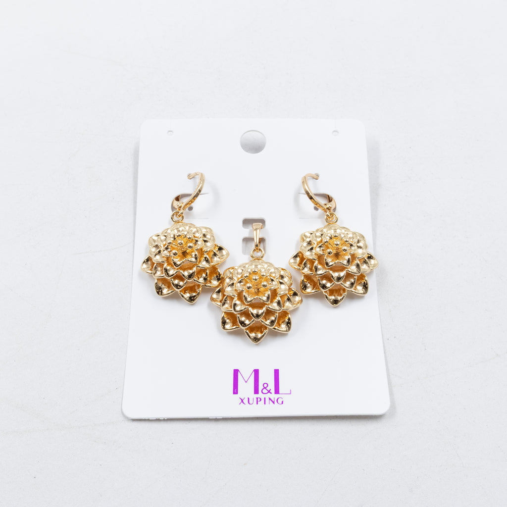 Conjunto de de Aretes y Dije M11 Oro Laminado