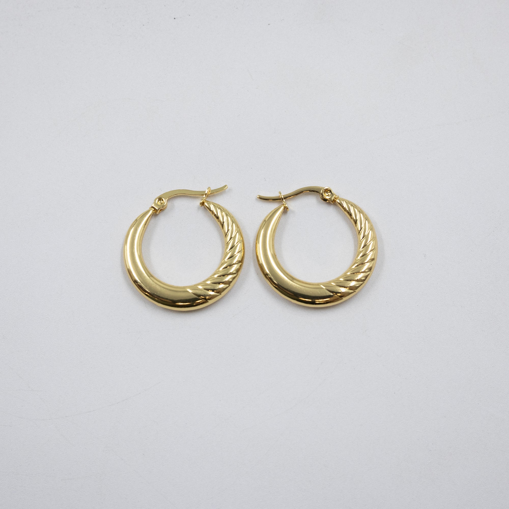Aretes Dorados Chicos M3 Oro Laminado