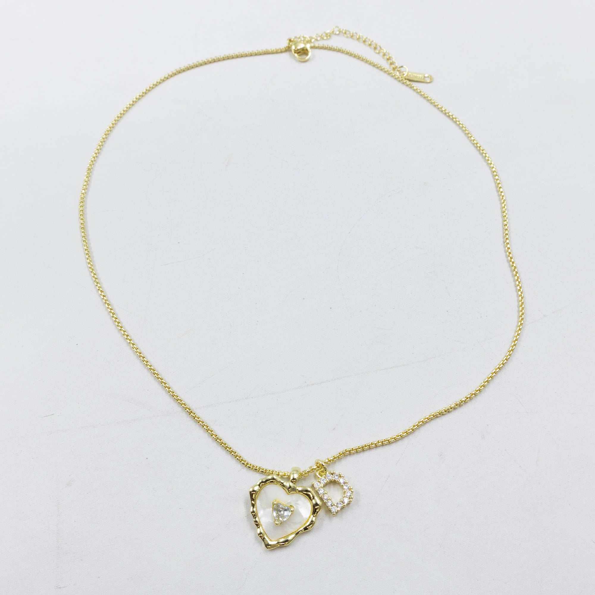 Collares Dorados con dije de Letra y corazon M1 Oro Laminado