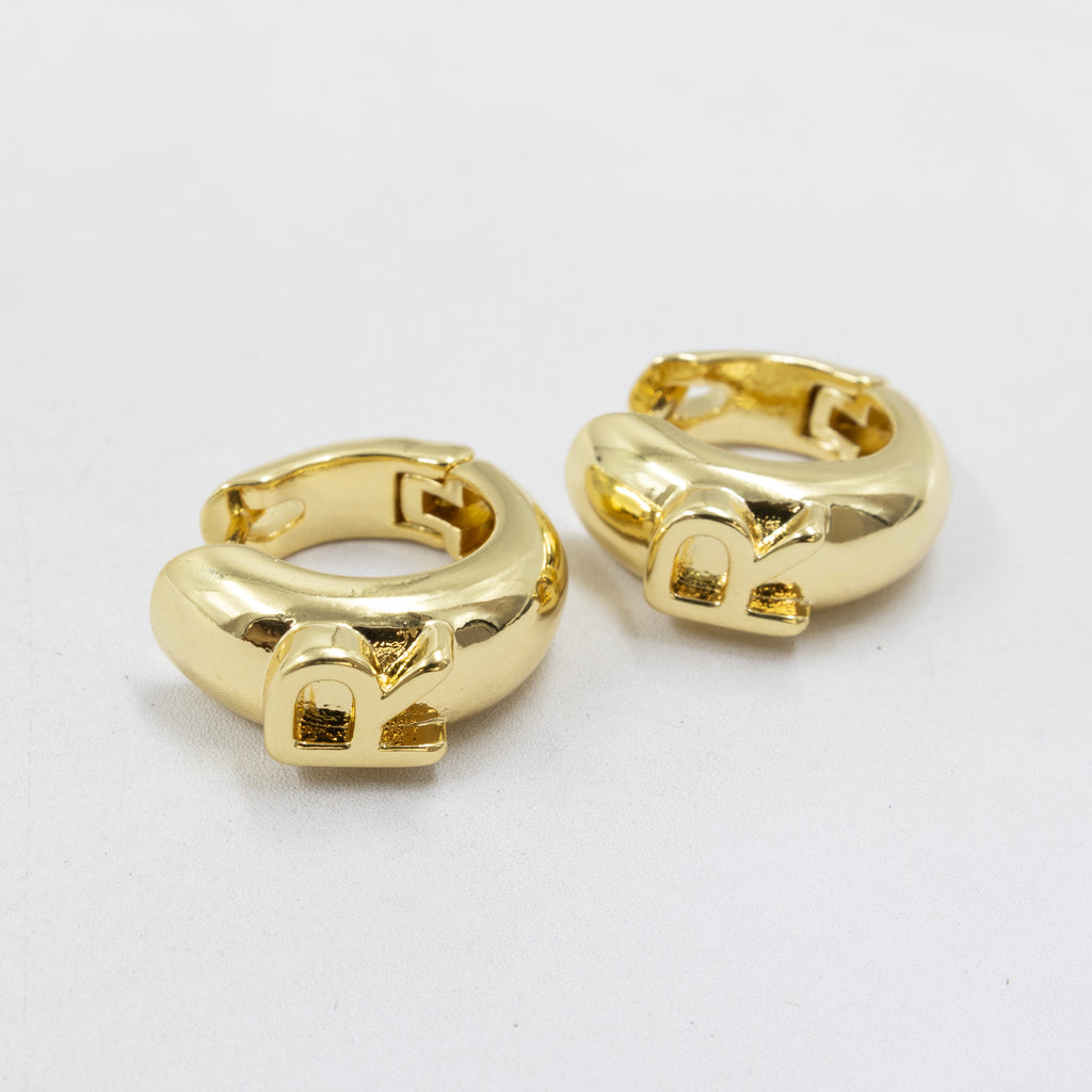 Aretes Dorados con Letra M2 Oro Laminado
