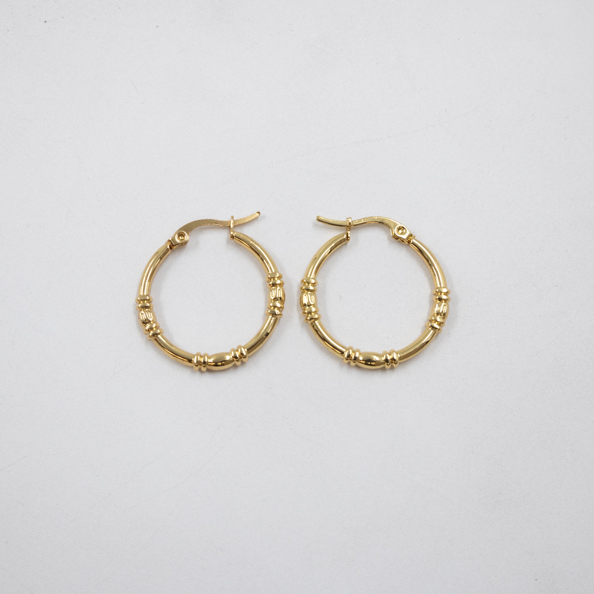 Aretes Dorados Chicos M5 Oro Laminado