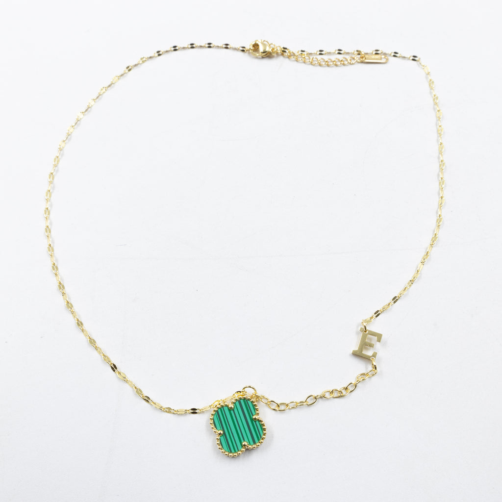 Collares Dorados con dijes de letra D, E ,F y dije de trebol M2 Oro Laminado