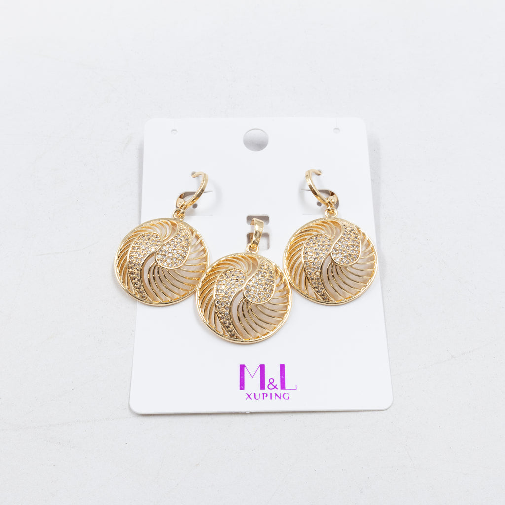 Conjunto de de Aretes y Dije M5 Oro Laminado