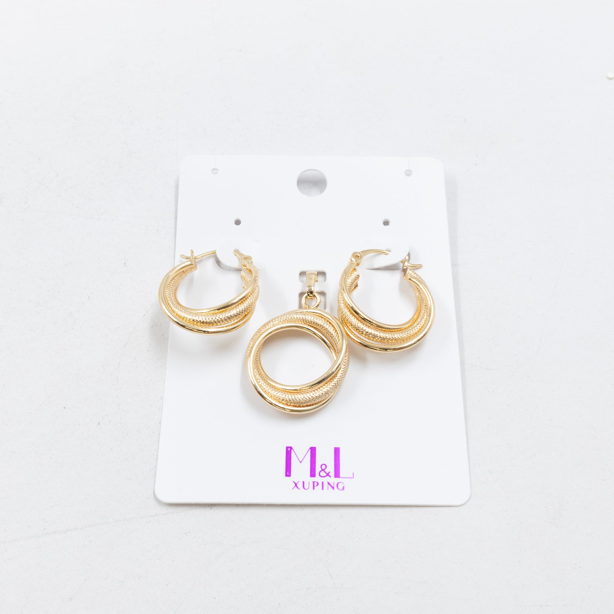 Conjunto de de Aretes y Dije M6 Oro Laminado