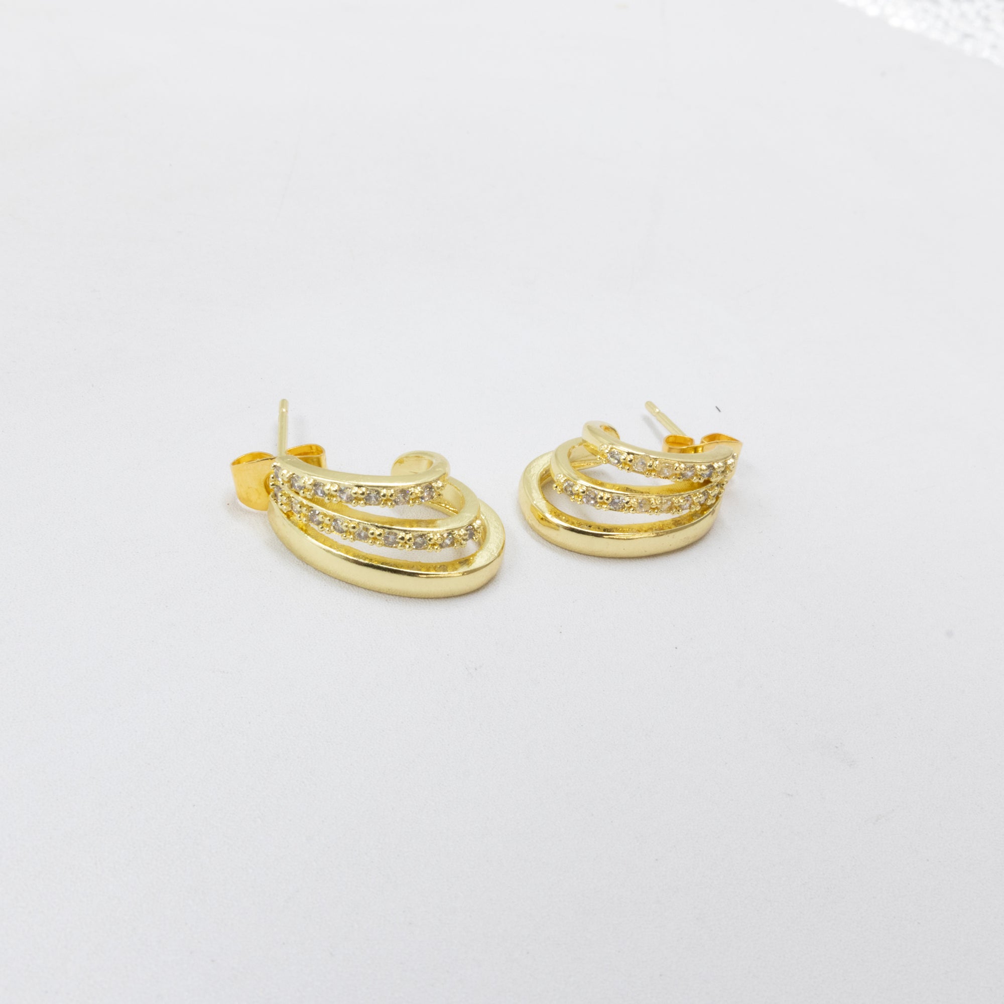 Aretes Dorados Caja 2 01/06/26 M2 Oro Laminado