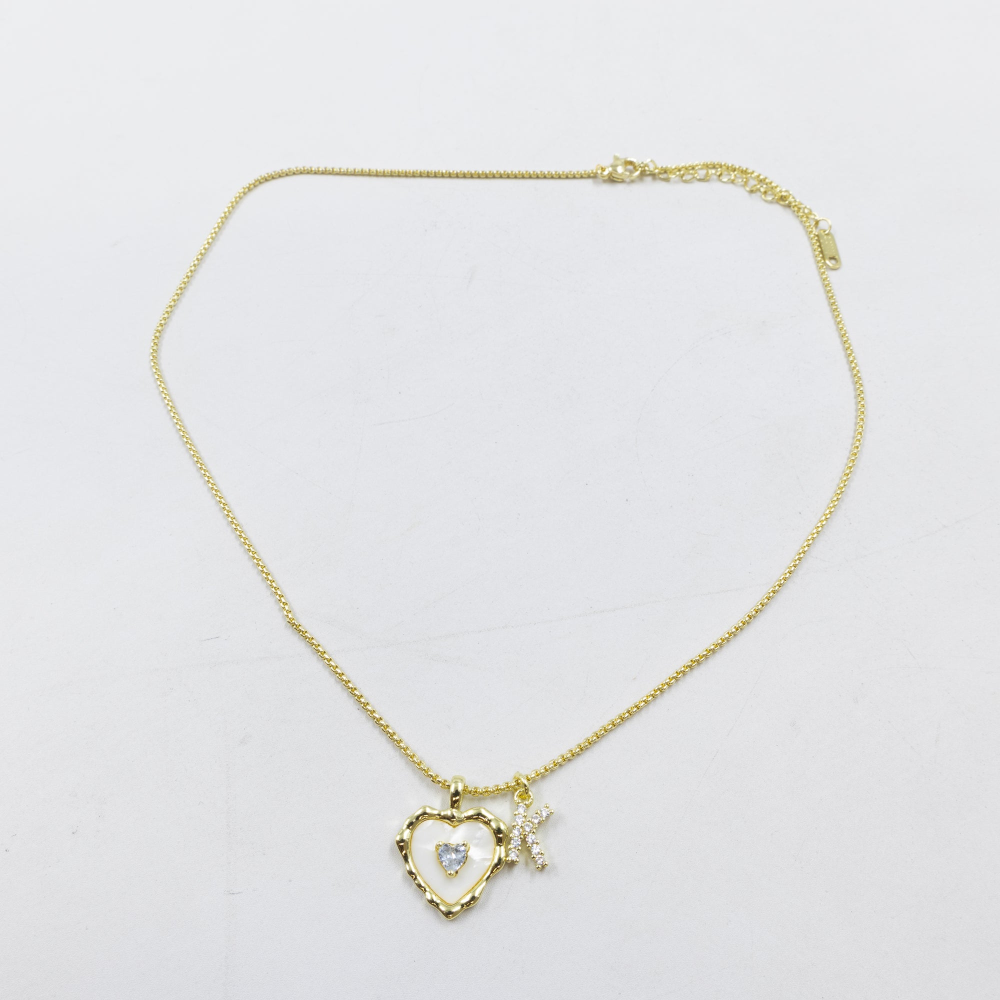 Collares Dorados con dije de Letra y corazon M2 Oro Laminado