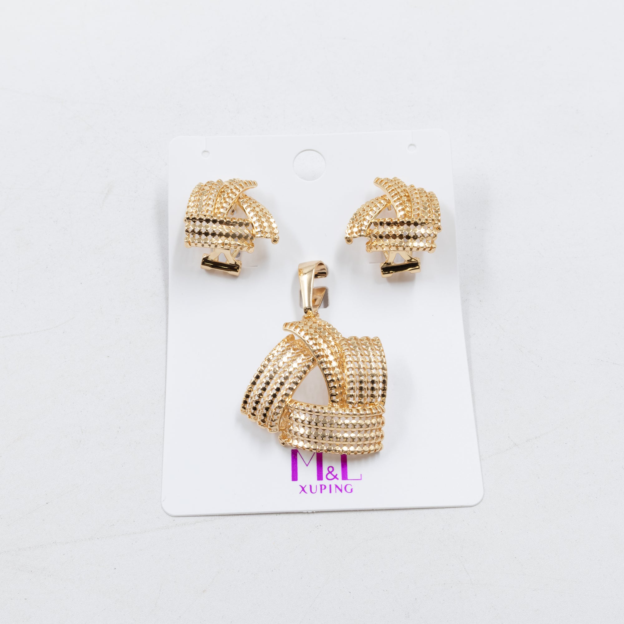 Conjunto de de Aretes y Dije M7 Oro Laminado