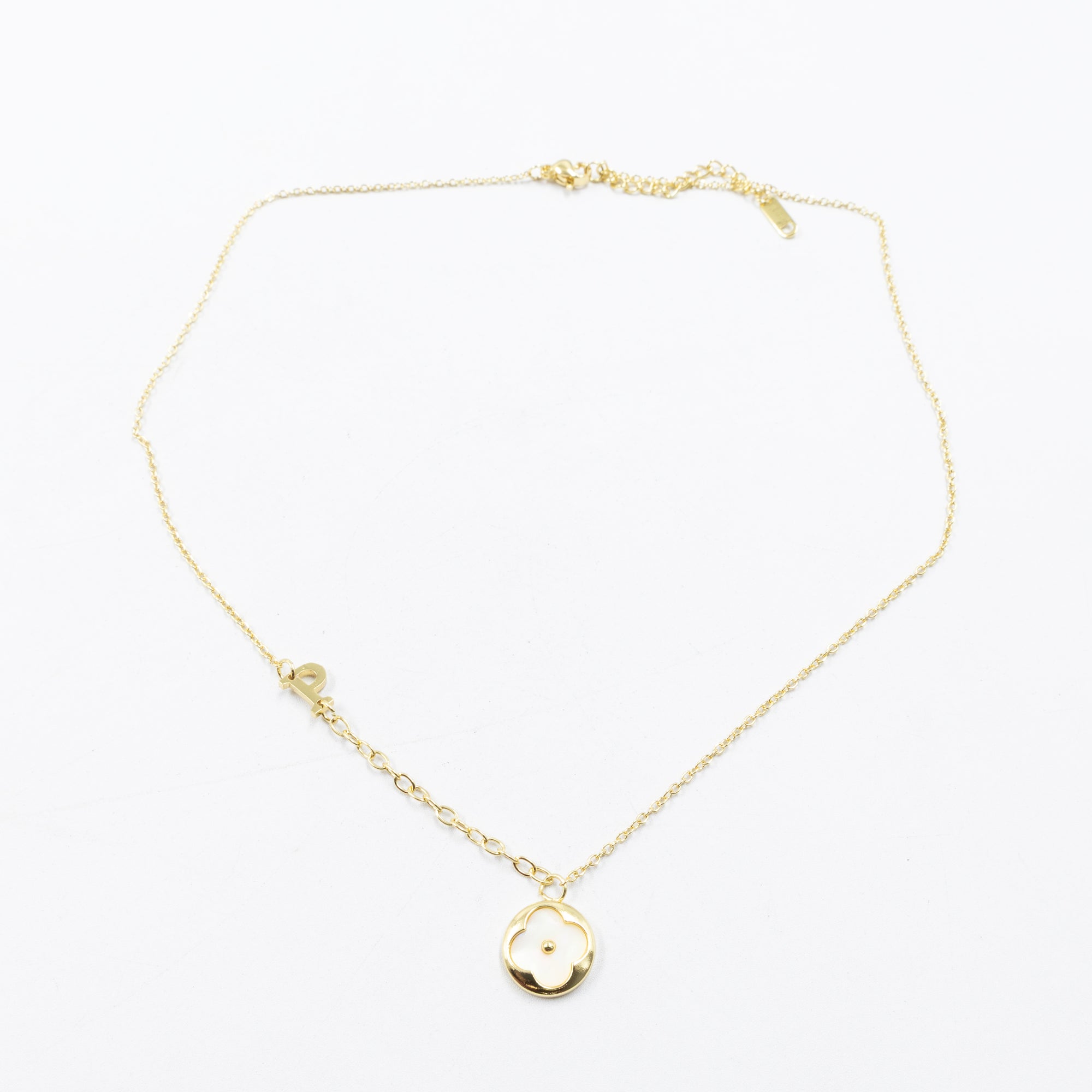 Collares Dorados con dijes de letra N,P,R y dije de Trebol M5 Oro Laminado