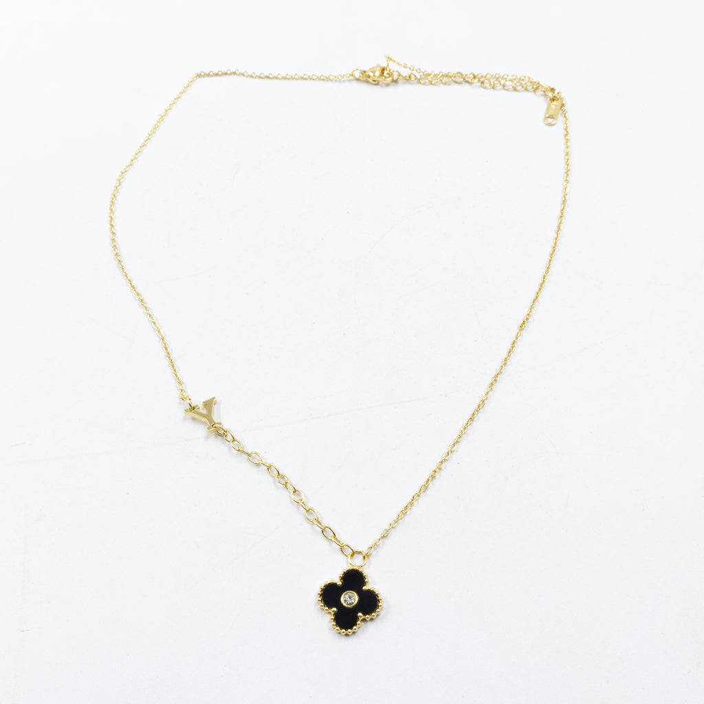 Collar de Dije de Trebol y letras M9 Oro Laminado