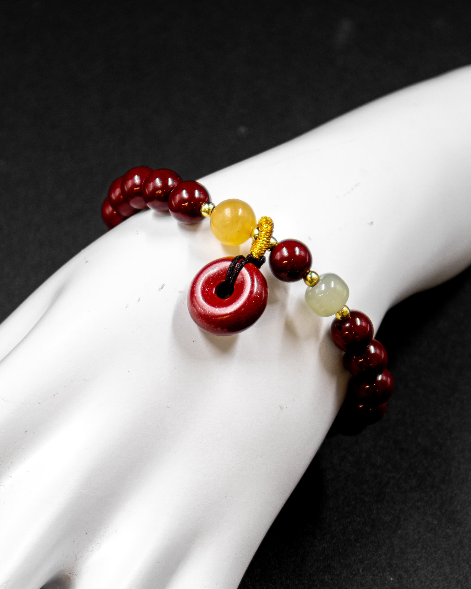 Pulsera de cuentas con dije chino M1 Oro Laminado