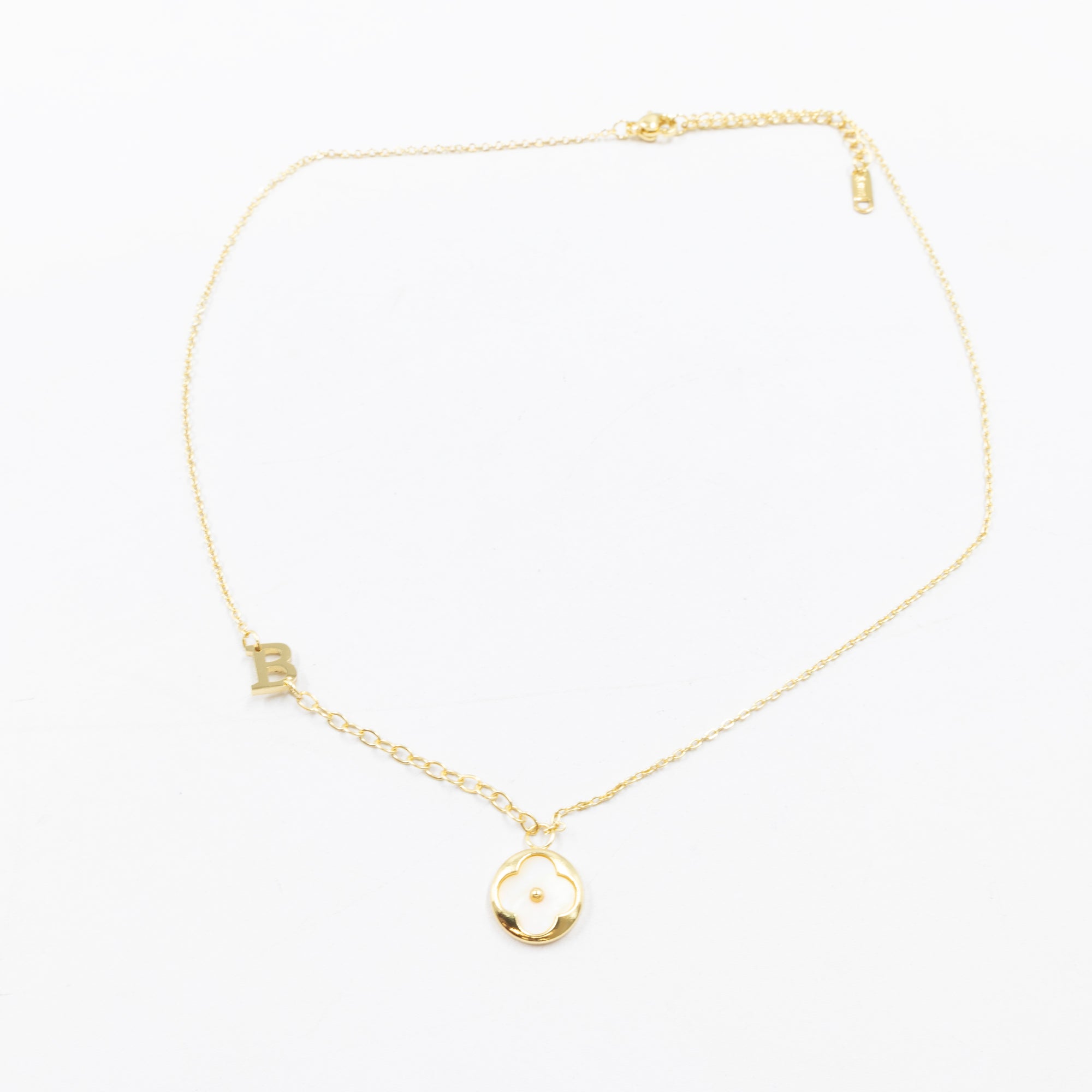Collares Dorados con dijes de letra A,B,C y dije de Trebol M1 Oro Laminado
