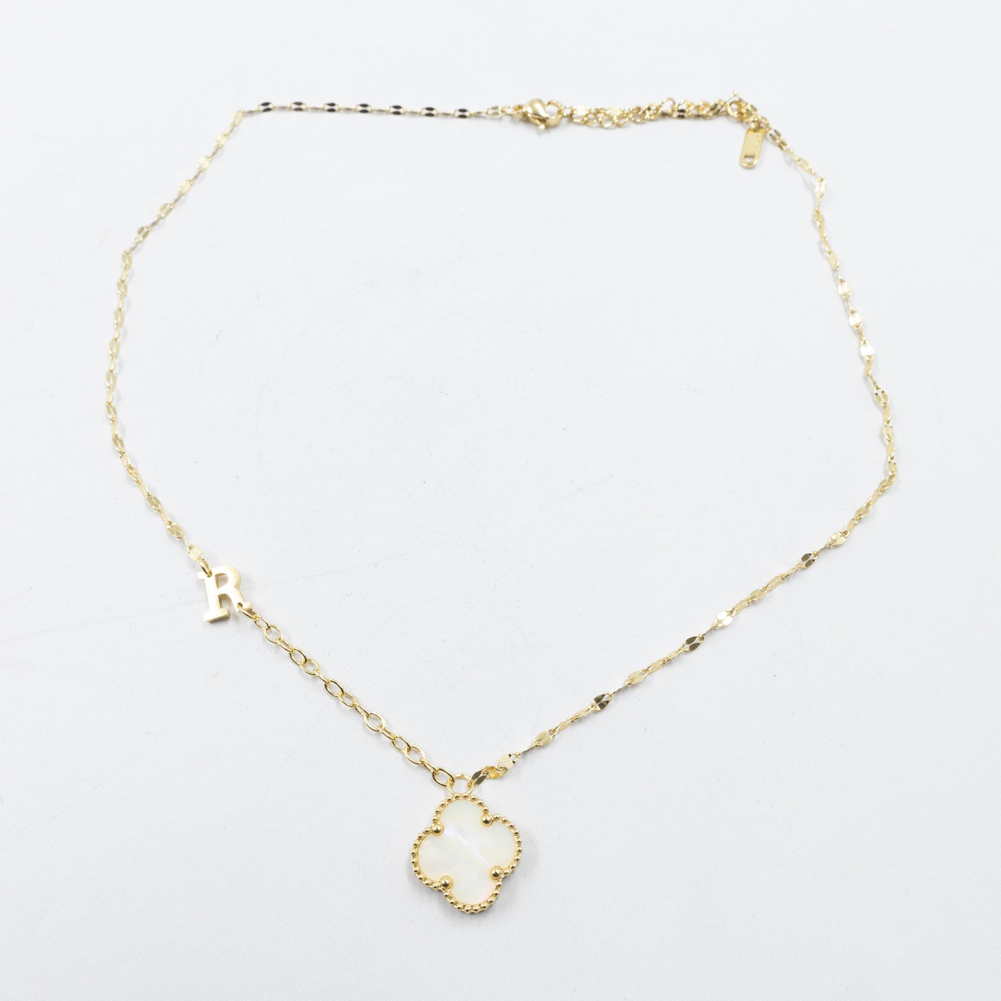 Collares Dorados con dijes de letra P, R, S y dije de Trebol M5 Oro Laminado