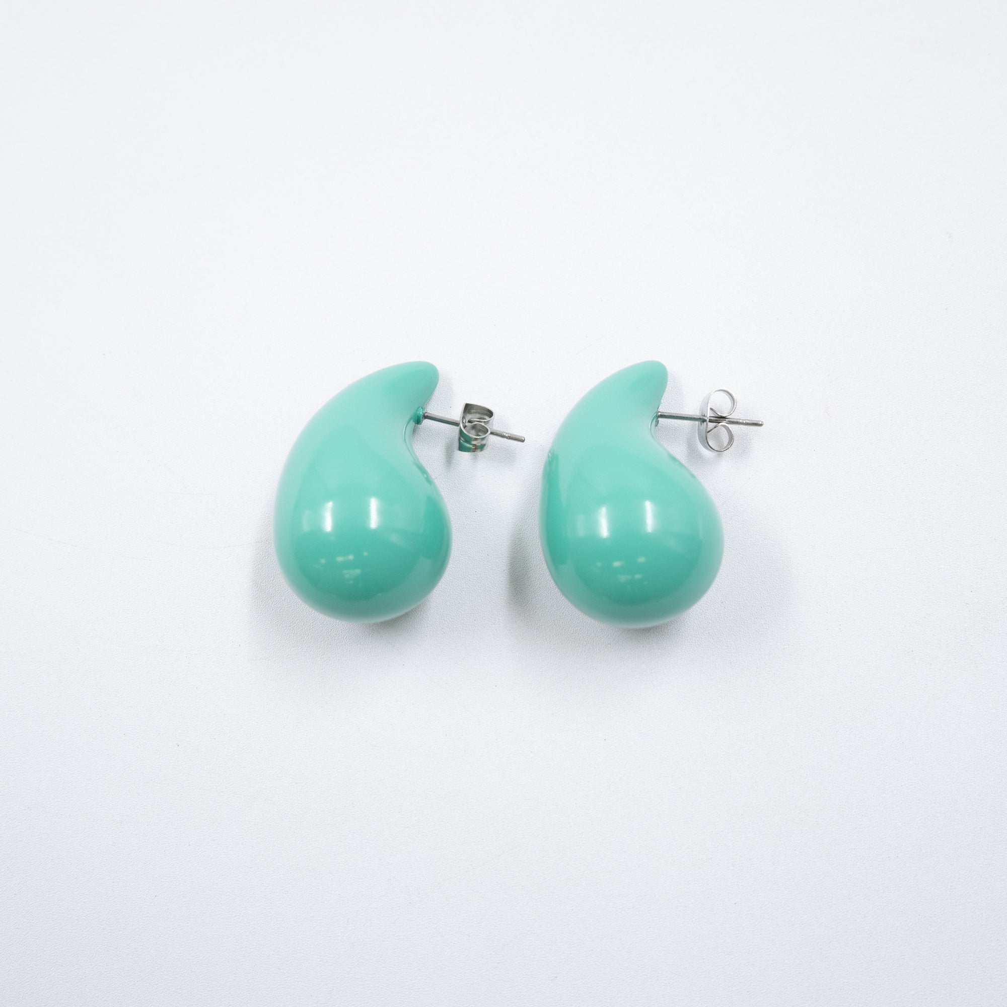 Aretes Medianos de colores M3 Oro Laminado