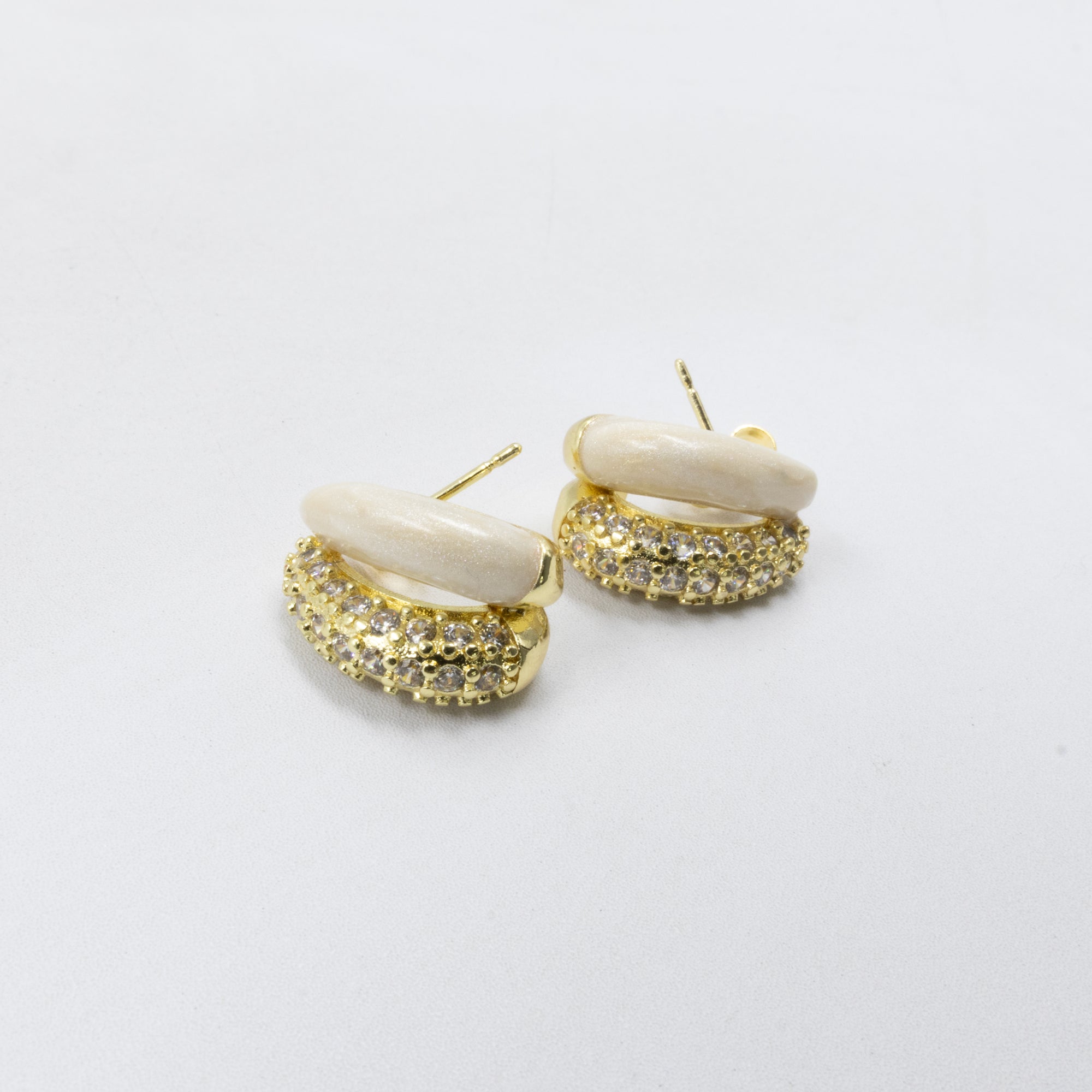 Aretes Dorados Caja 2 01/06/26  M1 Oro Laminado