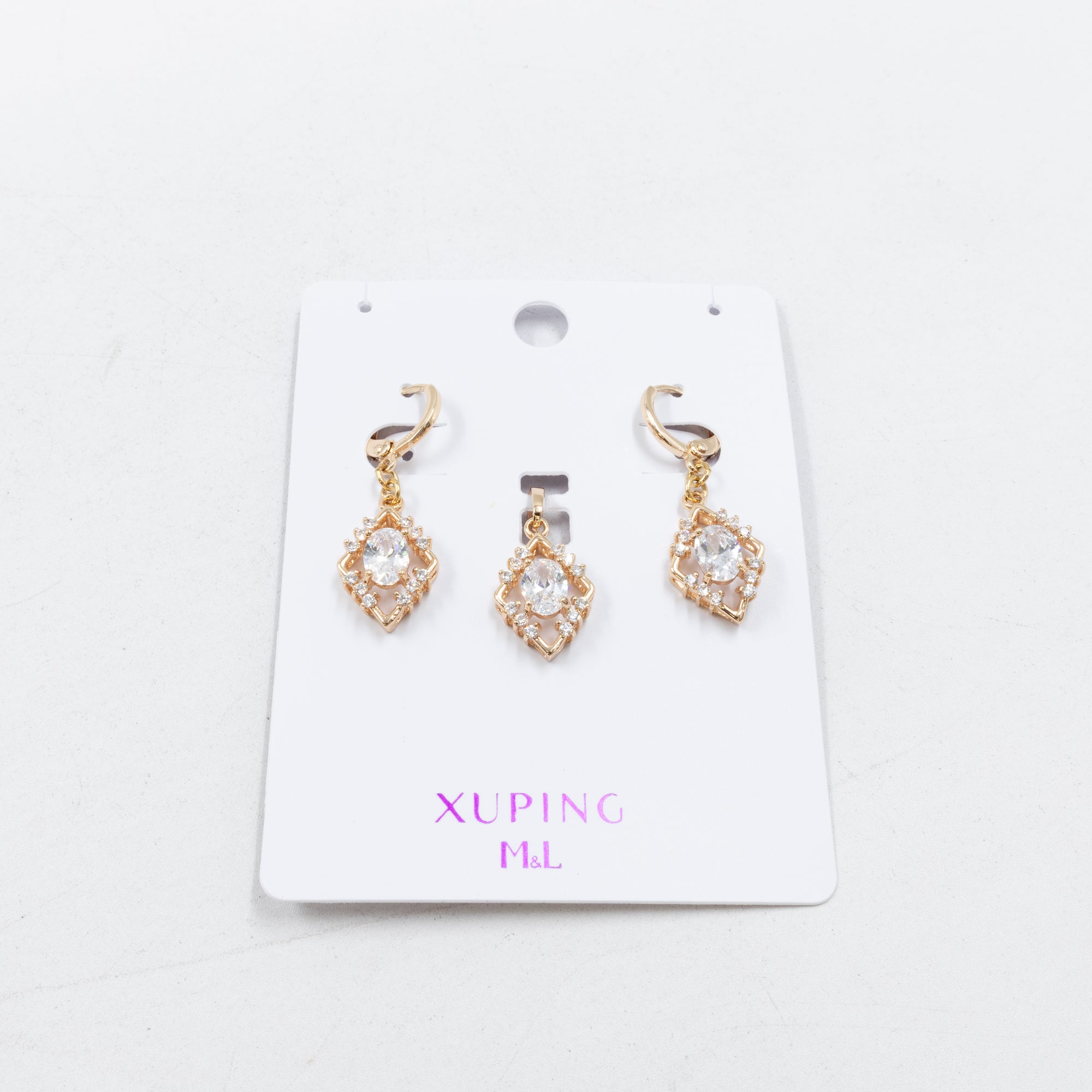 Conjunto de de Aretes y Dije M1 Oro Laminado