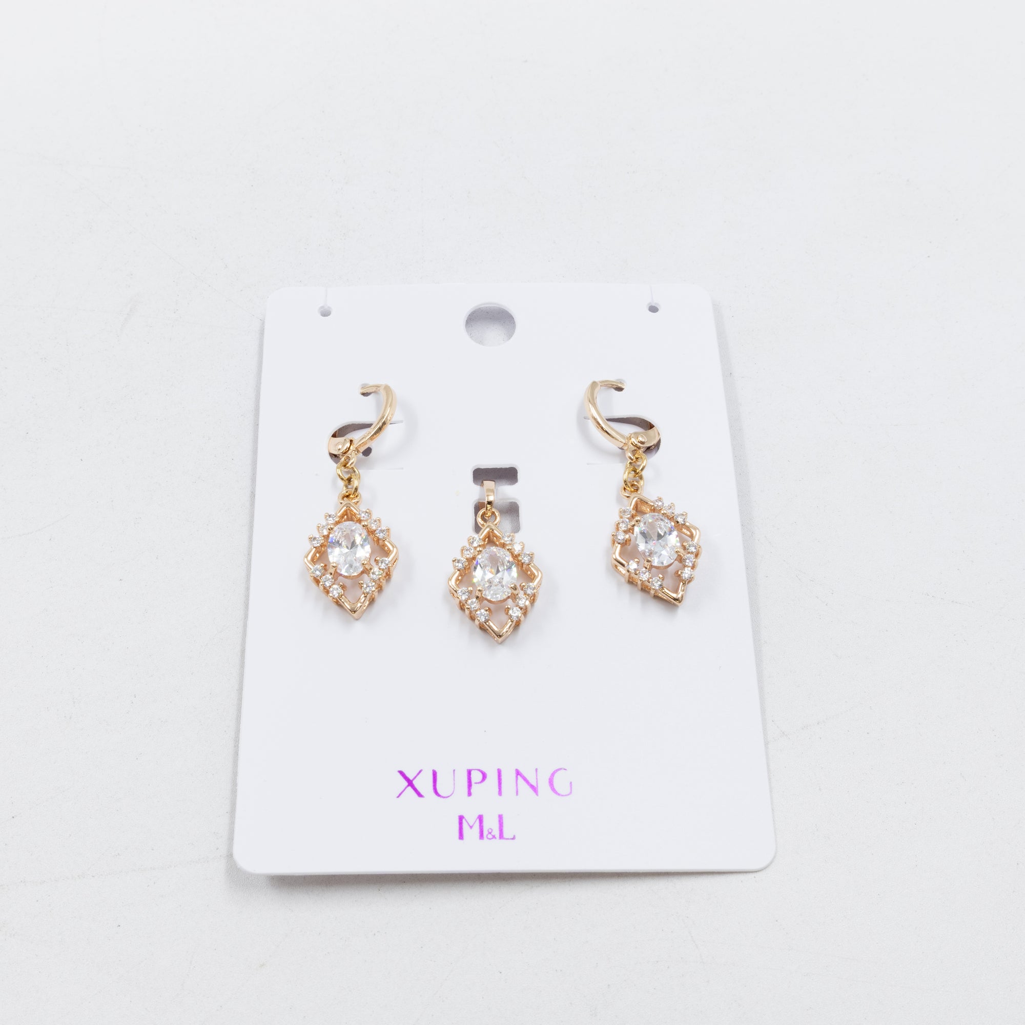 Conjunto de de Aretes y Dije M8 Oro Laminado