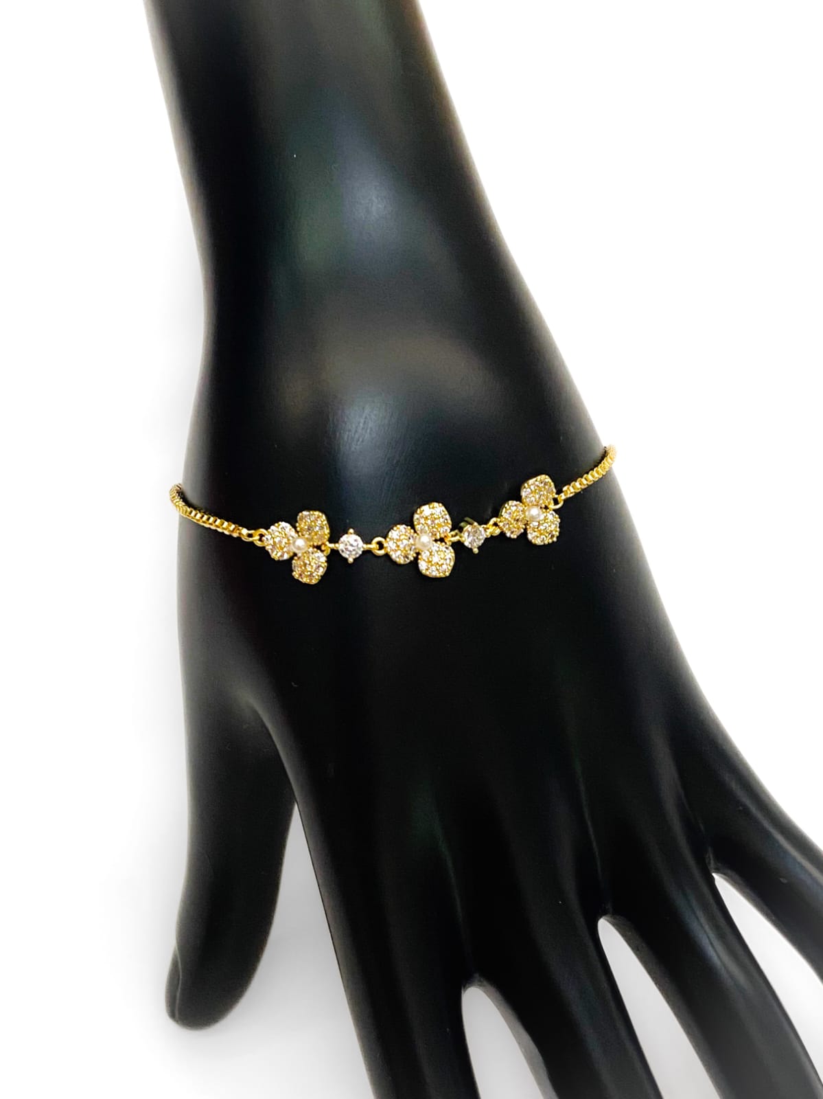 Pulsera de piedras con dije - M10 Oro Laminado