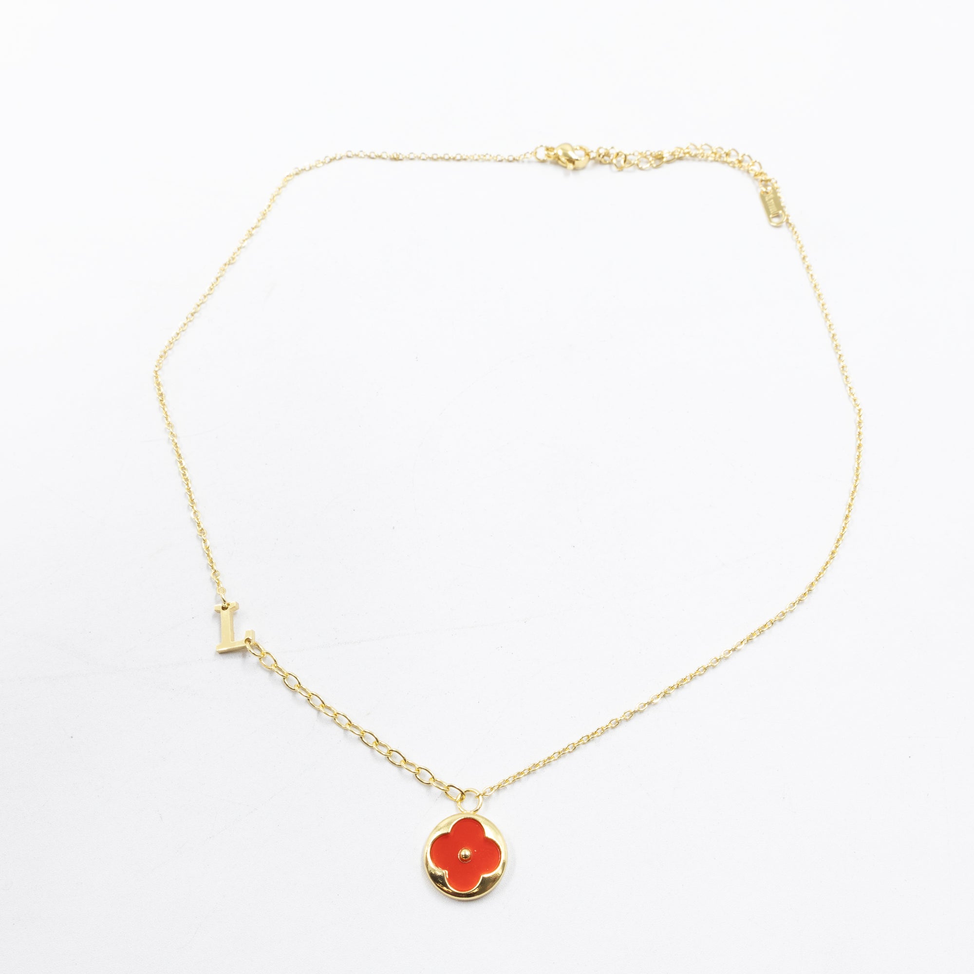 Collares Dorados con dijes de letra M,L,K y dije de Trebol M4 Oro Laminado