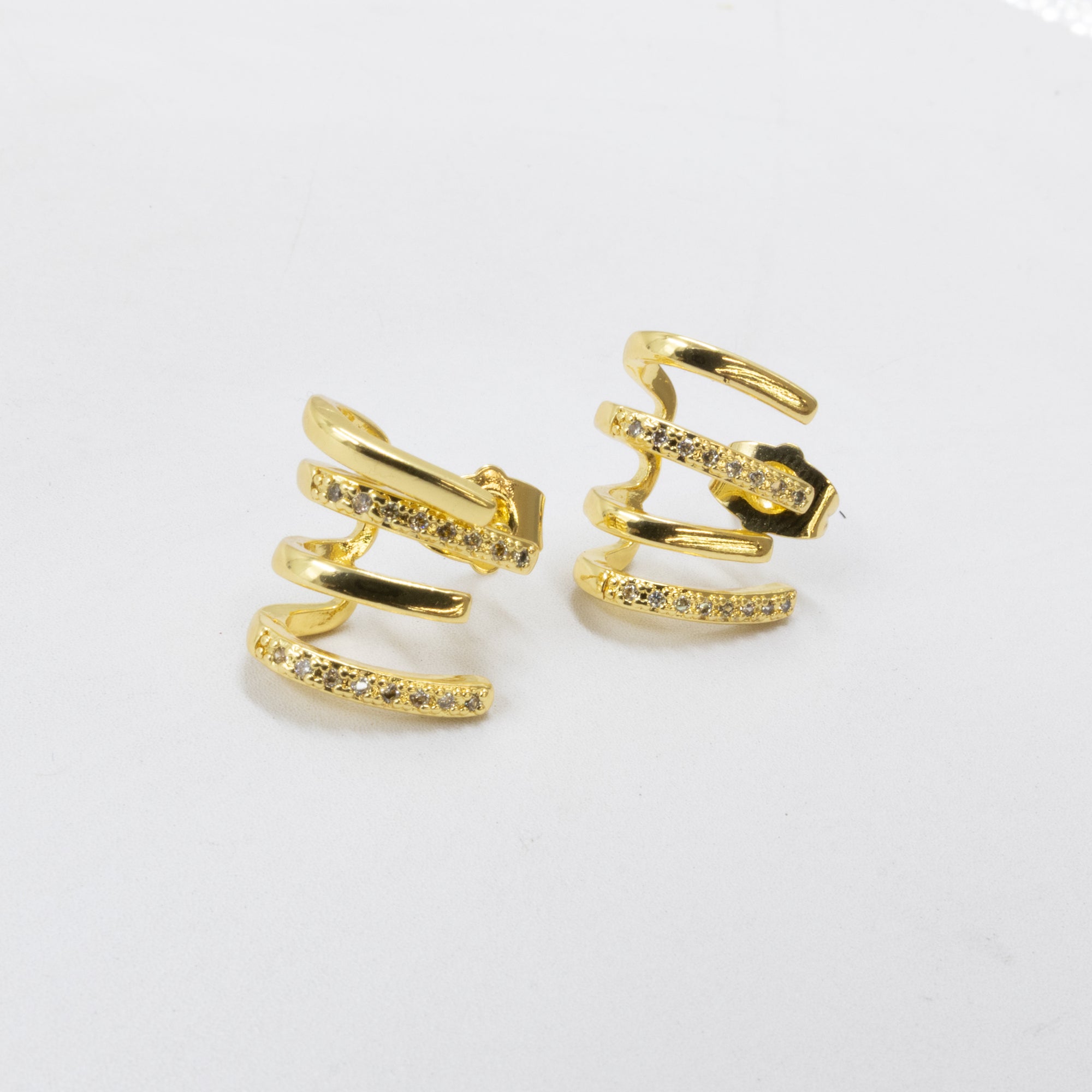 Aretes Dorados Caja 2 01/06/26 M2 Oro Laminado