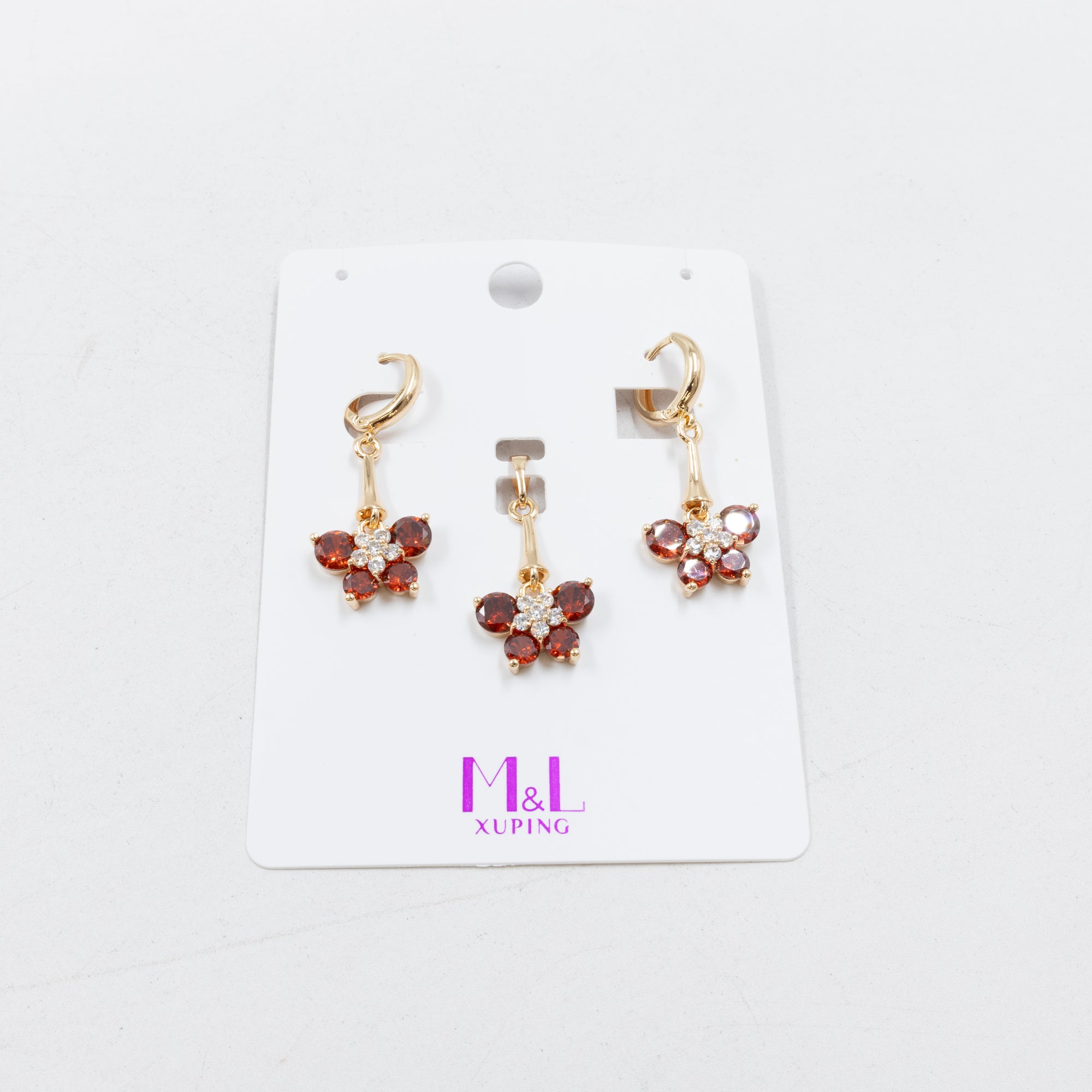 Conjunto de de Aretes y Dije M1 Oro Laminado