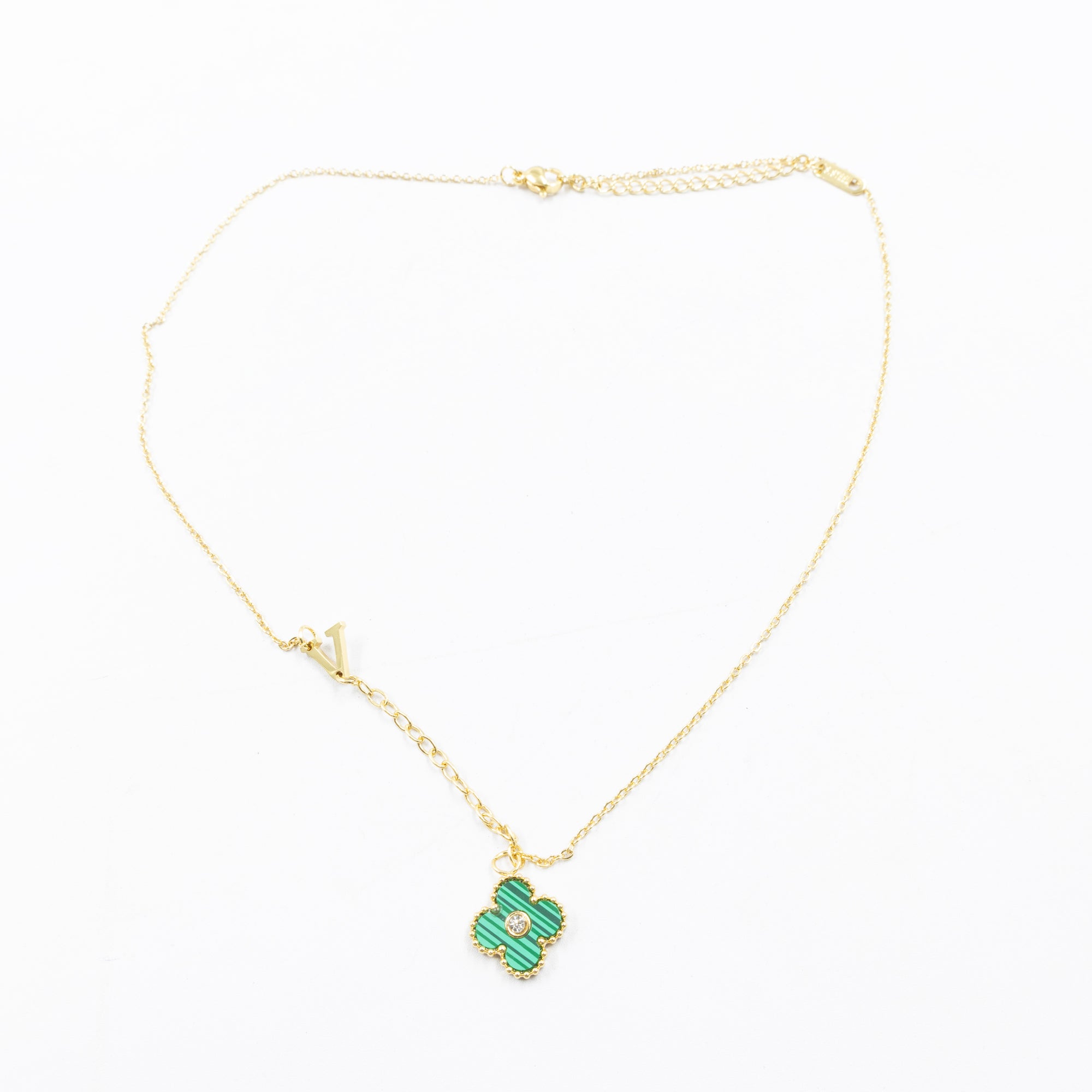 Collar de Dije de Trebol y letra T, V M6 Oro Laminado