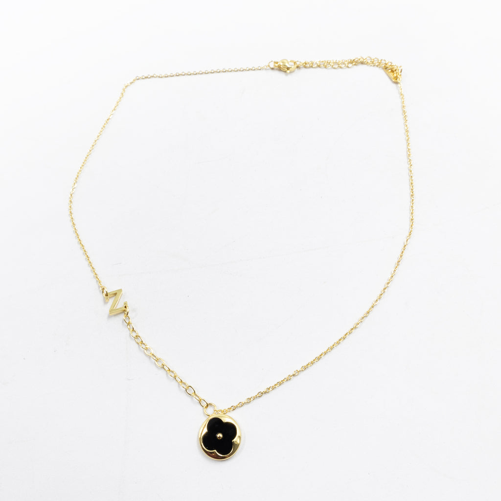 Collares Dorados con dijes de letra P, R,V y dije de Trebol Negro M8 Oro Laminado